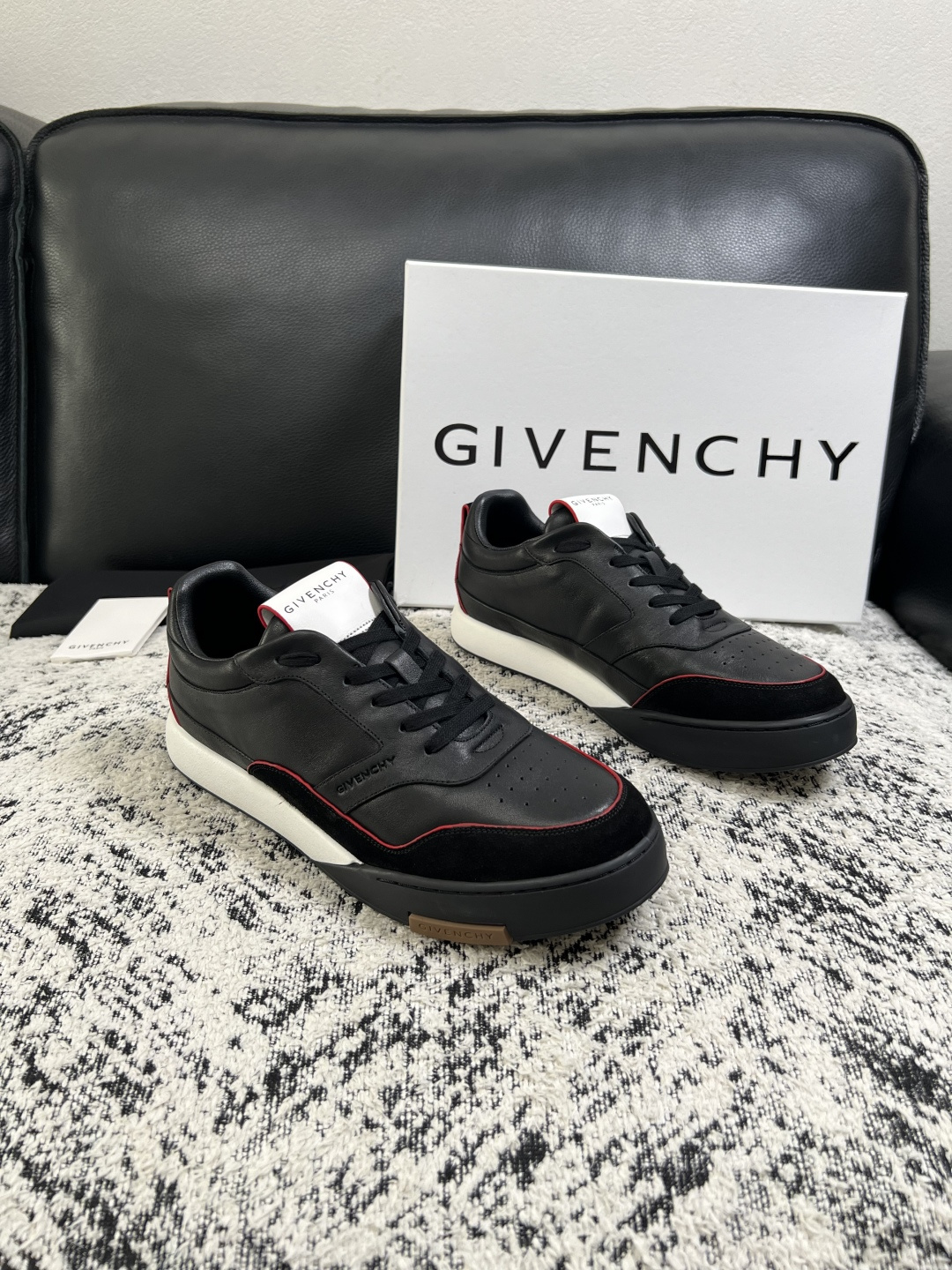 Givenchy 高品质 顶级工艺品 纪梵希 专柜同步原厂配置,意大利进口牛皮搭配面料,全鞋配件私模打造,柔软舒适网 Givenchy 高品质 顶级工艺品 纪梵希 专柜同步原厂配置,意大利进口牛皮搭配面料,全鞋配件私模打造,柔软舒适网