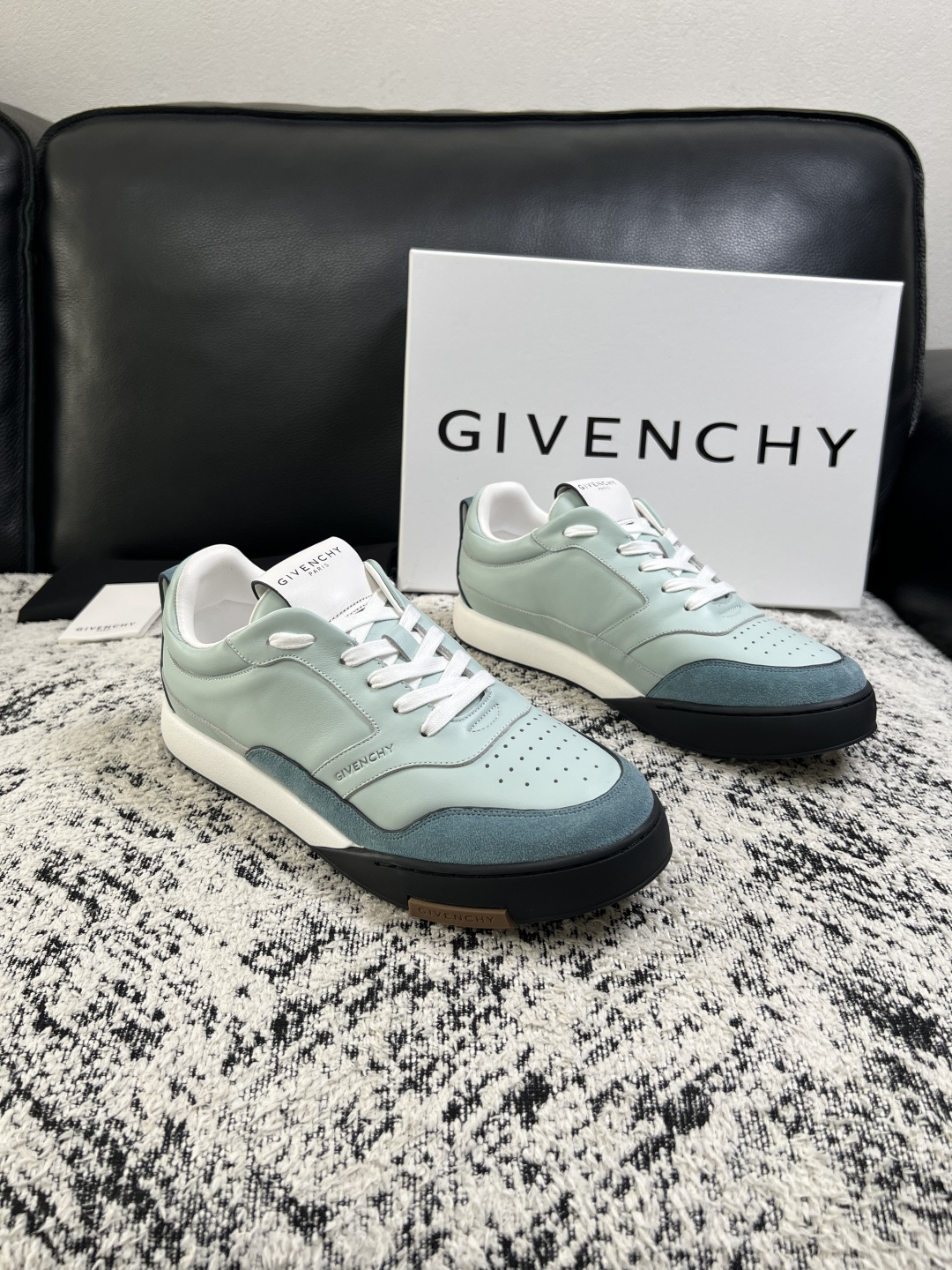 Givenchy 高品质 顶级工艺品 纪梵希 专柜同步原厂配置,意大利进口牛皮搭配面料,全鞋配件私模打造,柔软舒适网 Givenchy 高品质 顶级工艺品 纪梵希 专柜同步原厂配置,意大利进口牛皮搭配面料,全鞋配件私模打造,柔软舒适网