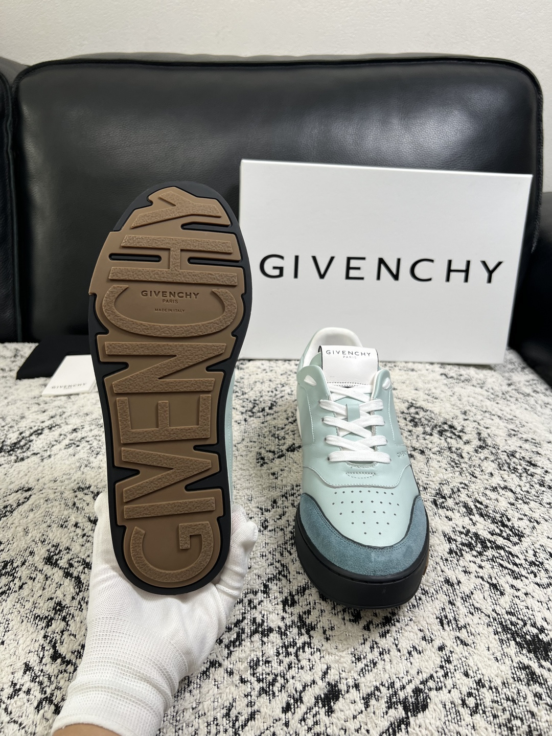 Givenchy 高品质  顶级工艺品  纪梵希 专柜同步原厂配置，意大利进口牛皮搭配面料，全鞋配件私模打造，柔软舒适网