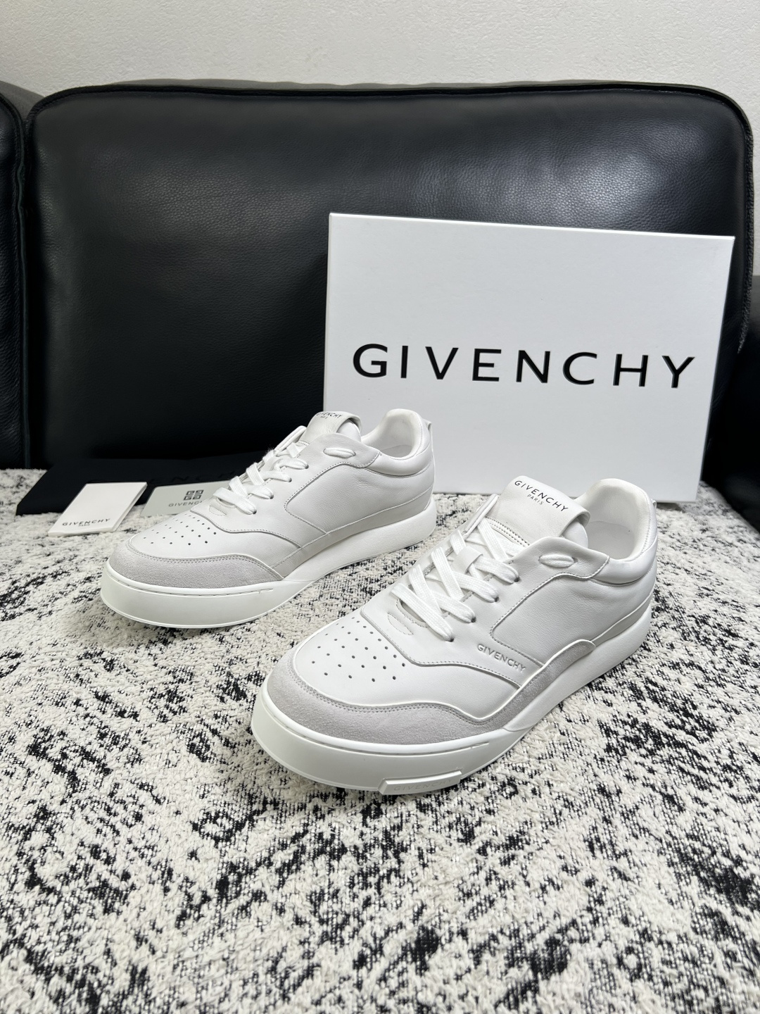 Givenchy 高品质  顶级工艺品  纪梵希 专柜同步原厂配置，意大利进口牛皮搭配面料，全鞋配件私模打造，柔软舒适网