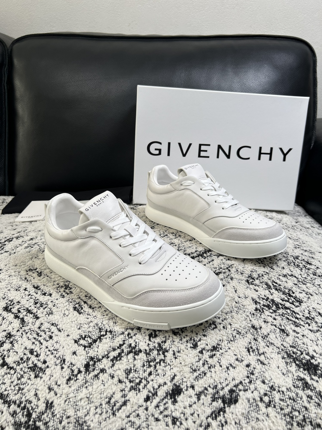 Givenchy 高品质 顶级工艺品 纪梵希 专柜同步原厂配置,意大利进口牛皮搭配面料,全鞋配件私模打造,柔软舒适网 Givenchy 高品质 顶级工艺品 纪梵希 专柜同步原厂配置,意大利进口牛皮搭配面料,全鞋配件私模打造,柔软舒适网