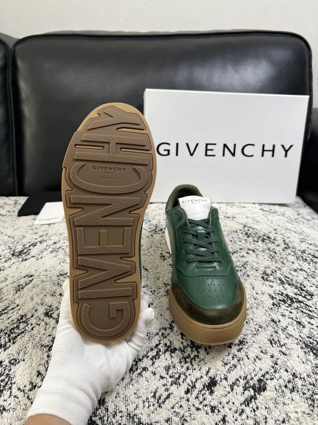 Givenchy 高品质  顶级工艺品  纪梵希 专柜同步原厂配置，意大利进口牛皮搭配面料，全鞋配件私模打造，柔软舒适网