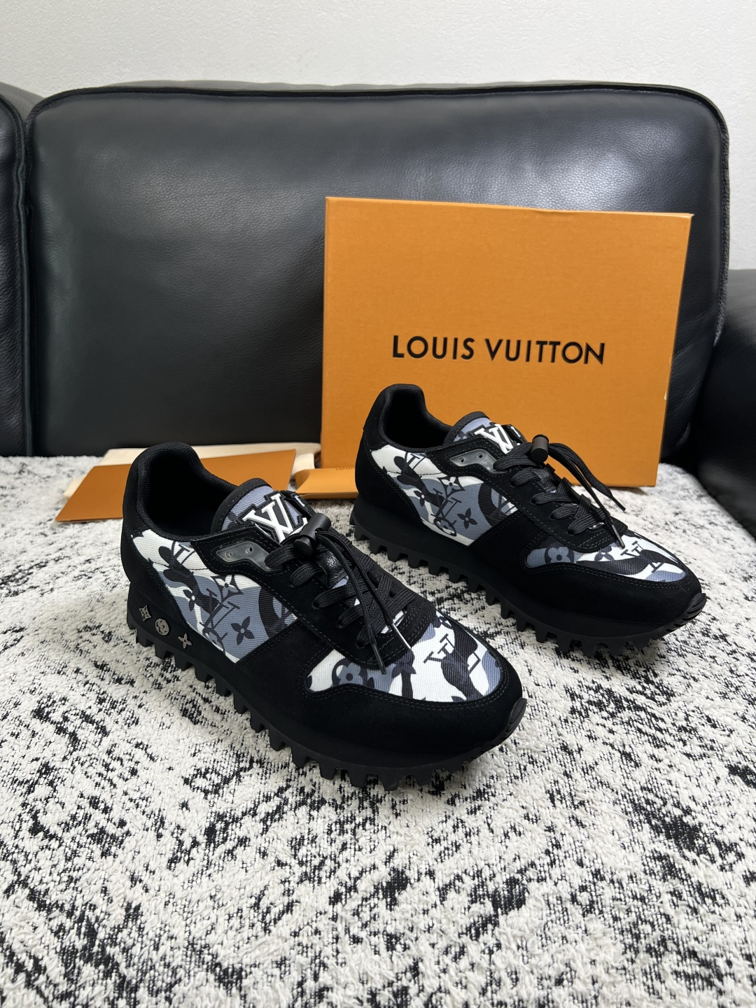 Lv 高品质 顶级工艺品 路易威登,运动板鞋专柜同步,鞋面意大利进口,高品质拼接缤纷色彩复杂工艺品,进口牛里垫柔软 Lv 高品质 顶级工艺品 路易威登,运动板鞋专柜同步,鞋面意大利进口,高品质拼接缤纷色彩复杂工艺品,进口牛里垫柔软