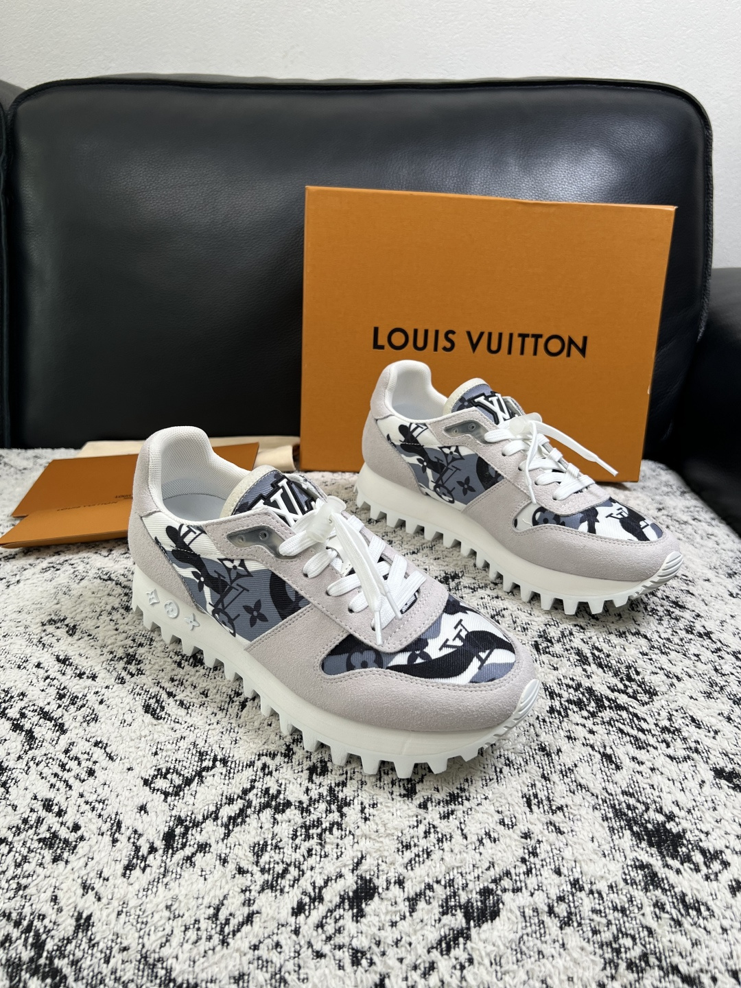 Lv 高品质 顶级工艺品 路易威登,运动板鞋专柜同步,鞋面意大利进口,高品质拼接缤纷色彩复杂工艺品,进口牛里垫柔软 Lv 高品质 顶级工艺品 路易威登,运动板鞋专柜同步,鞋面意大利进口,高品质拼接缤纷色彩复杂工艺品,进口牛里垫柔软