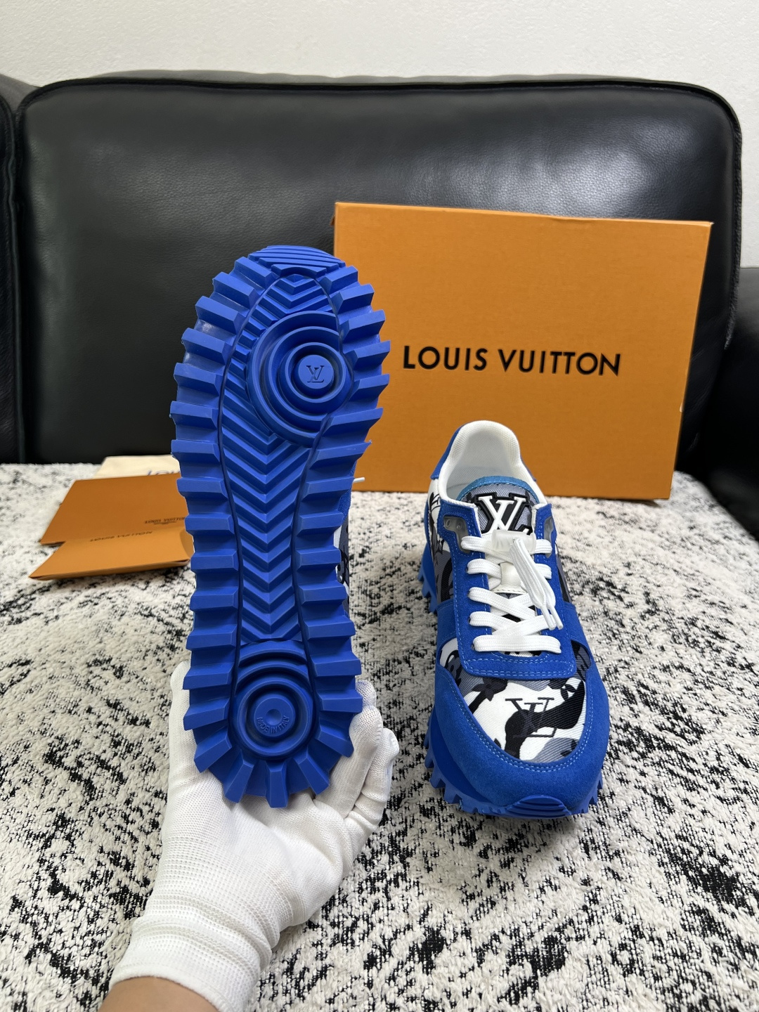 Lv  高品质  顶级工艺品  路易威登，运动板鞋专柜同步，鞋面意大利进口，高品质拼接缤纷色彩复杂工艺品，进口牛里垫柔软