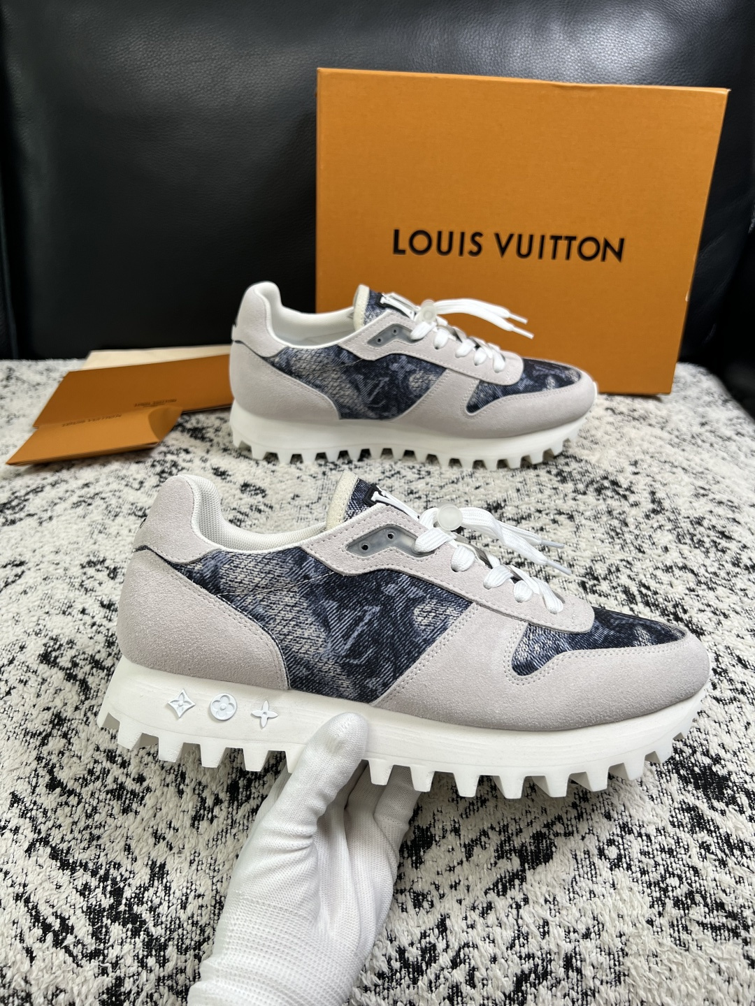 Lv  高品质  顶级工艺品  路易威登，运动板鞋专柜同步，鞋面意大利进口，高品质拼接缤纷色彩复杂工艺品，进口牛里垫柔软