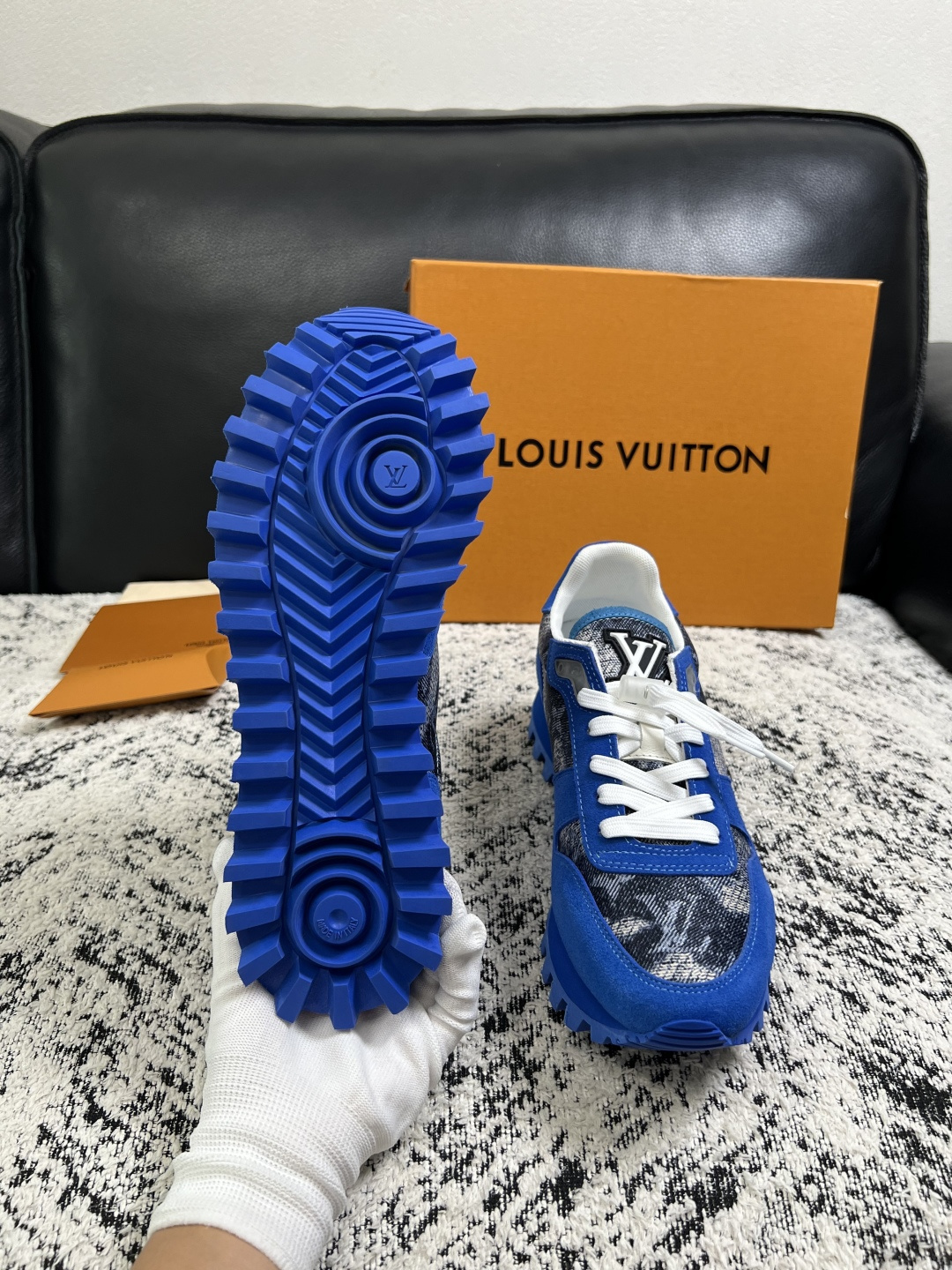 Lv  高品质  顶级工艺品  路易威登，运动板鞋专柜同步，鞋面意大利进口，高品质拼接缤纷色彩复杂工艺品，进口牛里垫柔软
