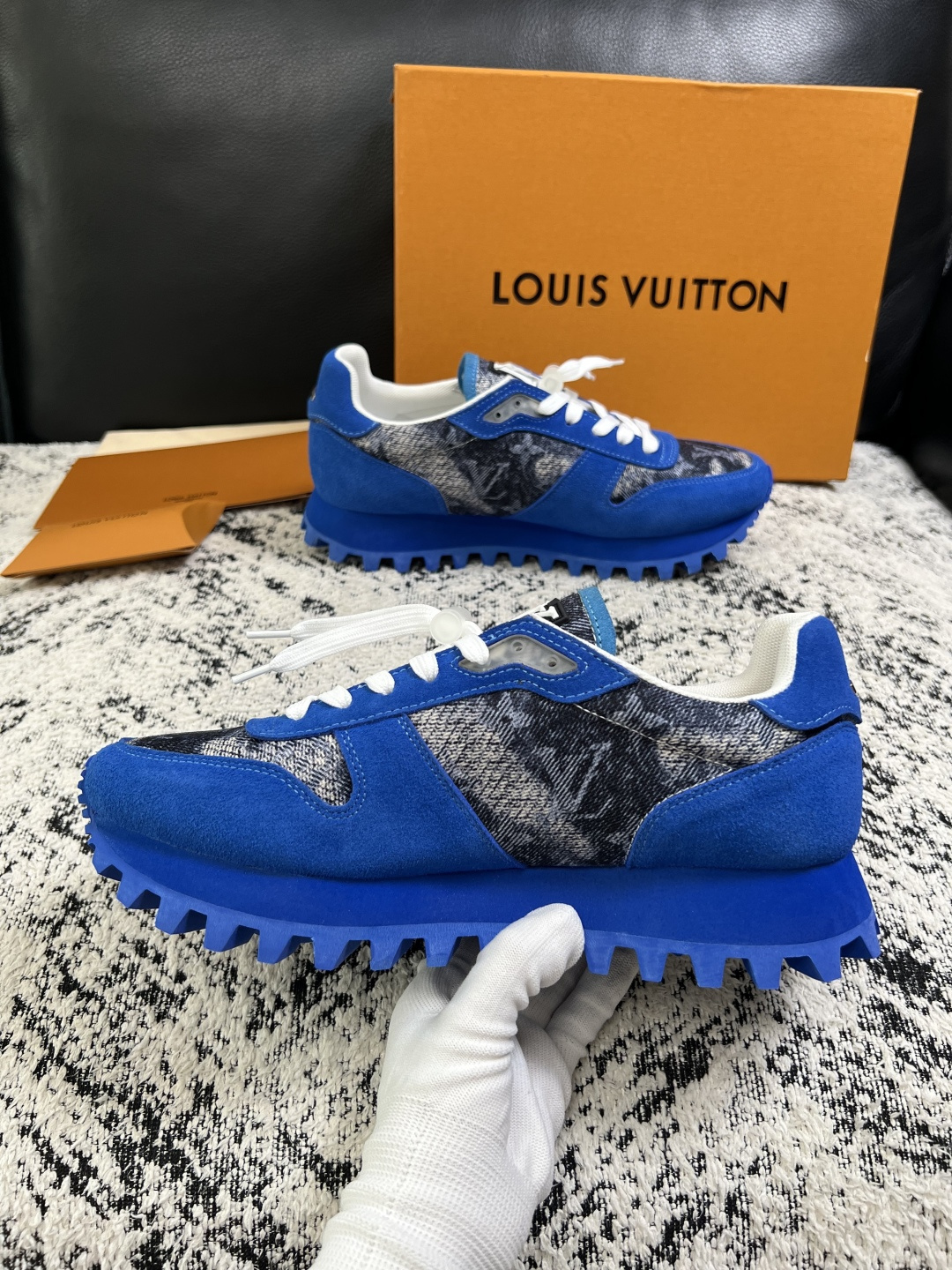 Lv  高品质  顶级工艺品  路易威登，运动板鞋专柜同步，鞋面意大利进口，高品质拼接缤纷色彩复杂工艺品，进口牛里垫柔软