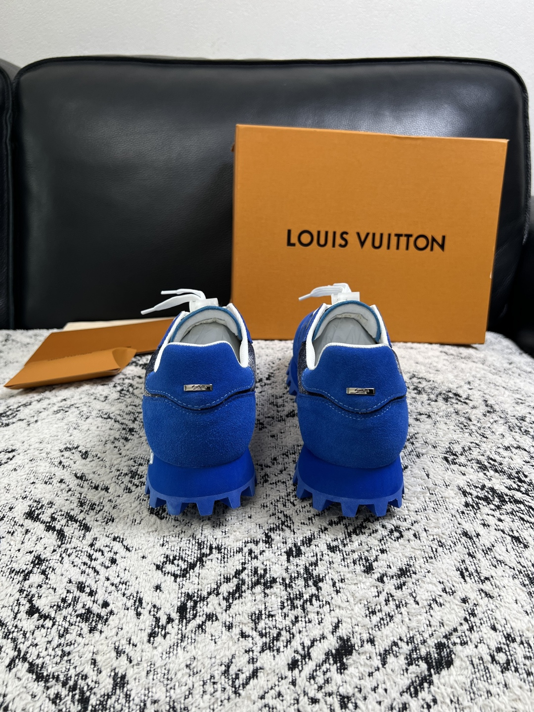 Lv  高品质  顶级工艺品  路易威登，运动板鞋专柜同步，鞋面意大利进口，高品质拼接缤纷色彩复杂工艺品，进口牛里垫柔软