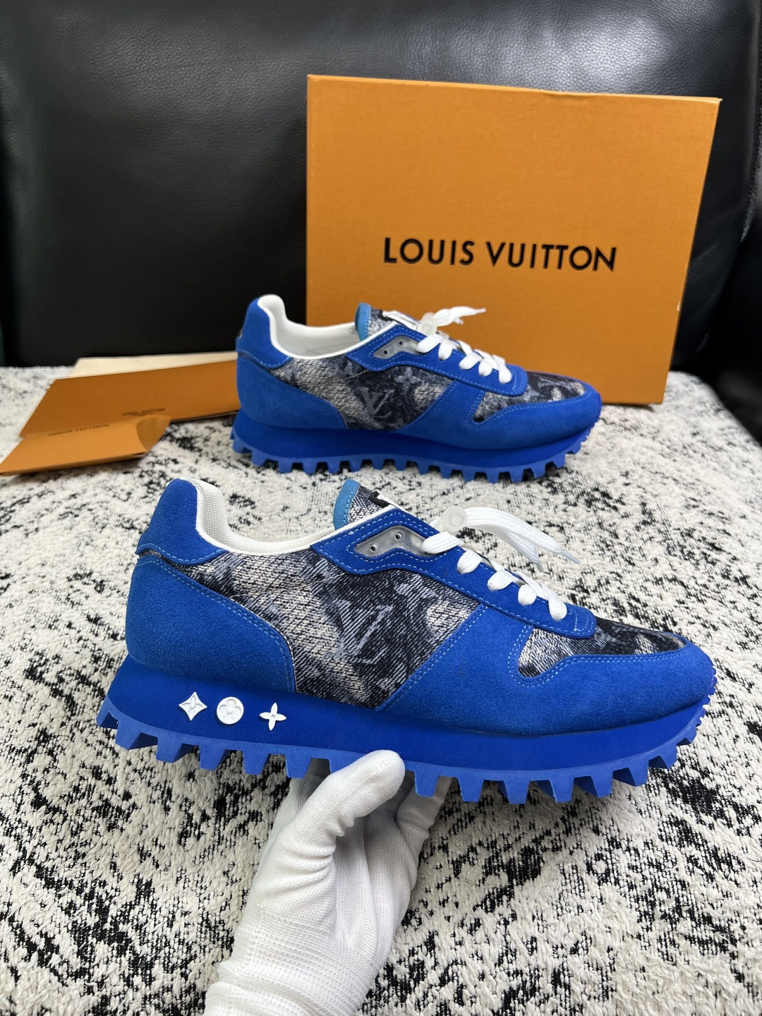 Lv  高品质  顶级工艺品  路易威登，运动板鞋专柜同步，鞋面意大利进口，高品质拼接缤纷色彩复杂工艺品，进口牛里垫柔软