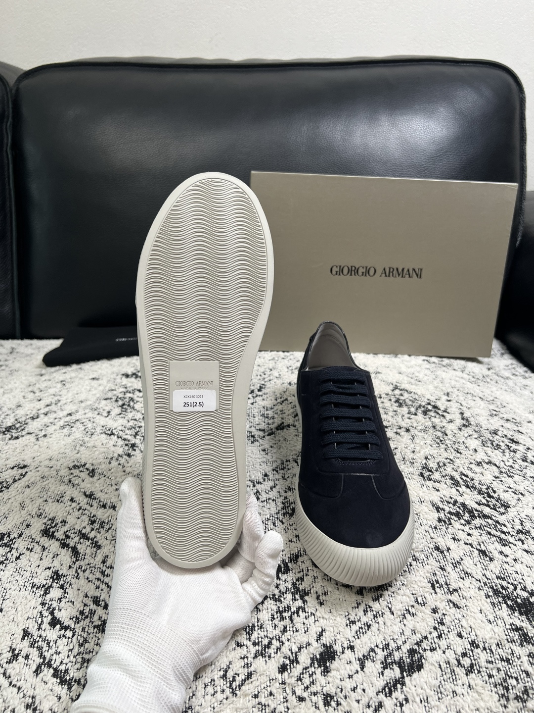 GIORGIO ARMANI  高品质  顶级工艺品  阿玛尼 专柜新款，原厂配置意大利进口牛皮面料，进口牛皮内里垫，透