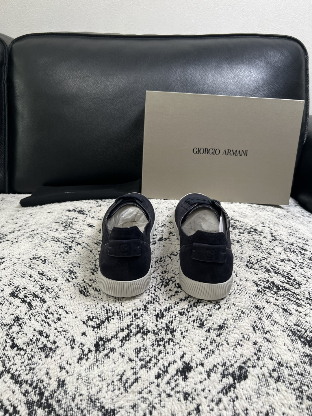 GIORGIO ARMANI  高品质  顶级工艺品  阿玛尼 专柜新款，原厂配置意大利进口牛皮面料，进口牛皮内里垫，透