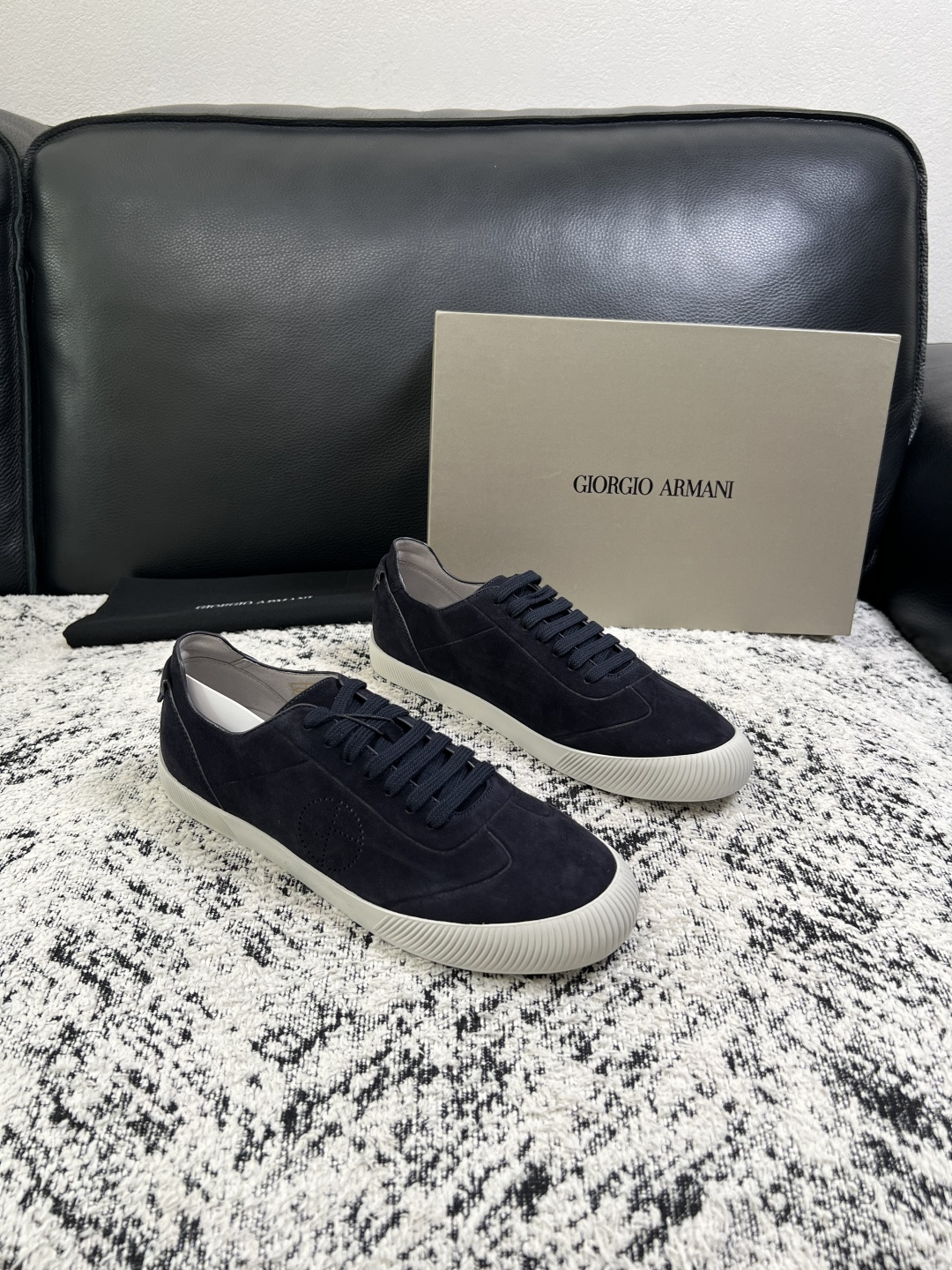 GIORGIO ARMANI 高品质 顶级工艺品 阿玛尼 专柜新款,原厂配置意大利进口牛皮面料,进口牛皮内里垫,透 GIORGIO ARMANI 高品质 顶级工艺品 阿玛尼 专柜新款,原厂配置意大利进口牛皮面料,进口牛皮内里垫,透