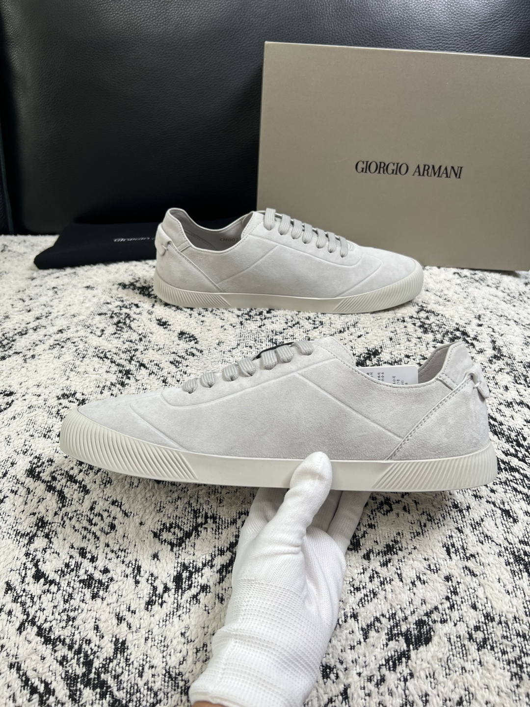 GIORGIO ARMANI  高品质  顶级工艺品  阿玛尼 专柜新款，原厂配置意大利进口牛皮面料，进口牛皮内里垫，透