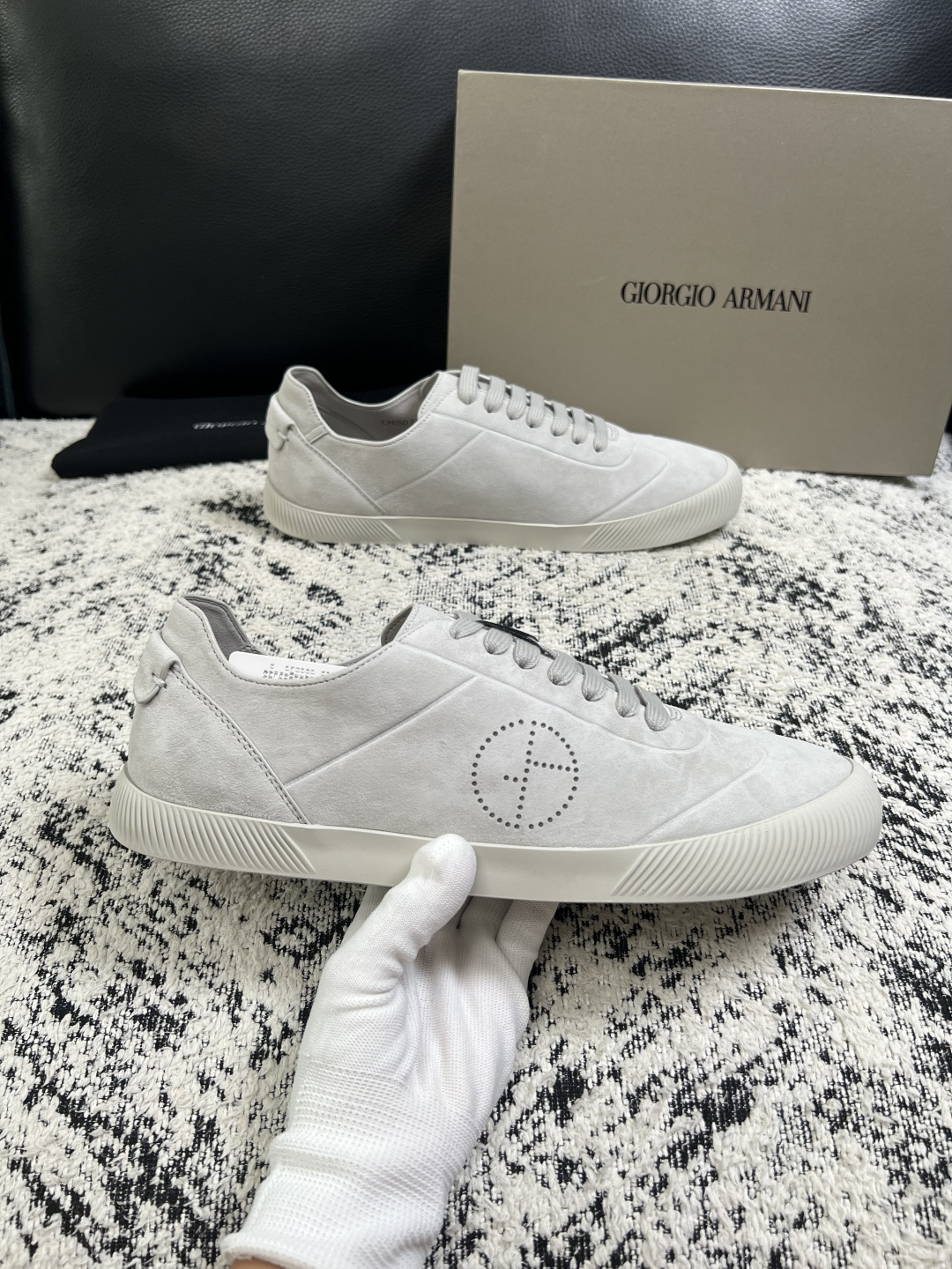 GIORGIO ARMANI  高品质  顶级工艺品  阿玛尼 专柜新款，原厂配置意大利进口牛皮面料，进口牛皮内里垫，透