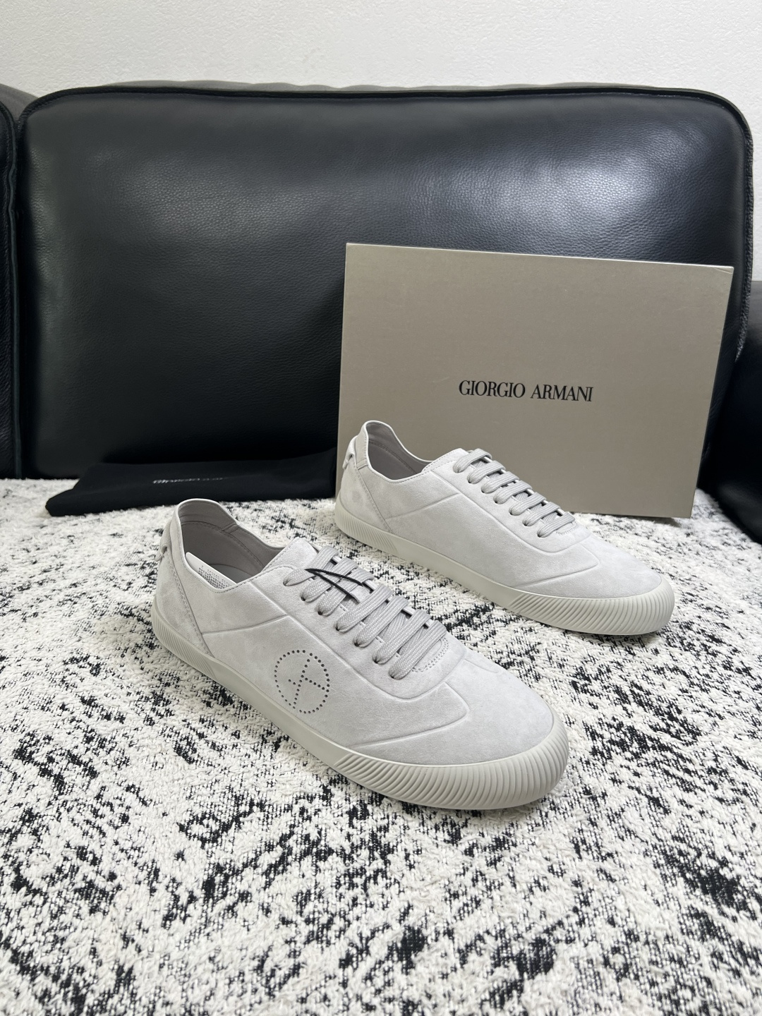 GIORGIO ARMANI 高品质 顶级工艺品 阿玛尼 专柜新款,原厂配置意大利进口牛皮面料,进口牛皮内里垫,透 GIORGIO ARMANI 高品质 顶级工艺品 阿玛尼 专柜新款,原厂配置意大利进口牛皮面料,进口牛皮内里垫,透