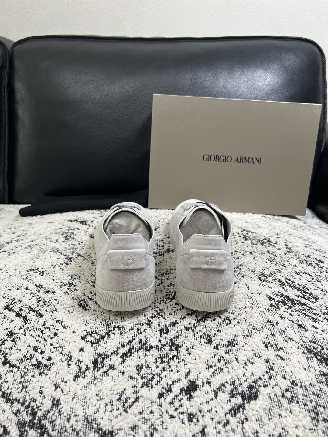 GIORGIO ARMANI  高品质  顶级工艺品  阿玛尼 专柜新款，原厂配置意大利进口牛皮面料，进口牛皮内里垫，透