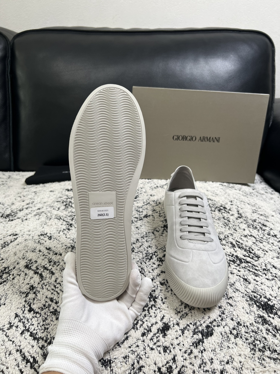 GIORGIO ARMANI  高品质  顶级工艺品  阿玛尼 专柜新款，原厂配置意大利进口牛皮面料，进口牛皮内里垫，透