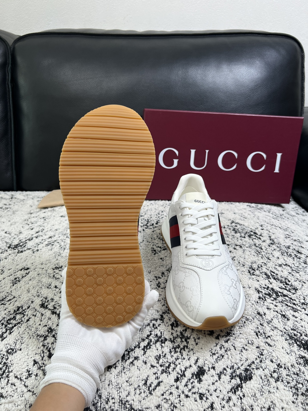 Gucci 高品质  顶级工艺品  古奇  专柜新款原厂配置，意大利进口牛皮面料，进口牛皮内里垫，透气舒适，鞋底：原厂特