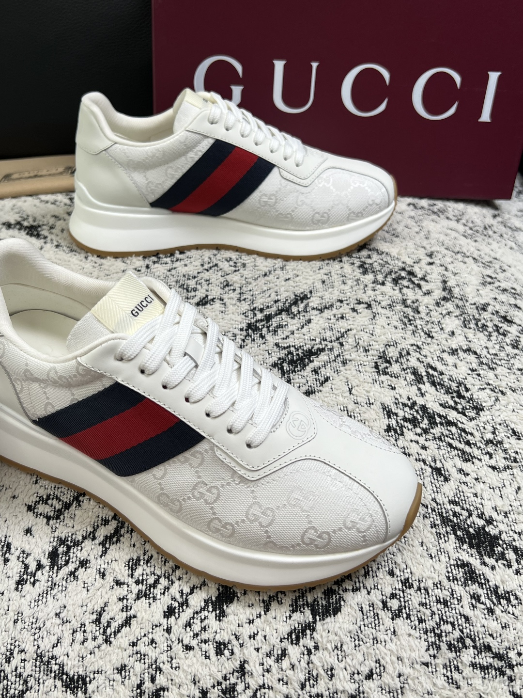 Gucci 高品质  顶级工艺品  古奇  专柜新款原厂配置，意大利进口牛皮面料，进口牛皮内里垫，透气舒适，鞋底：原厂特
