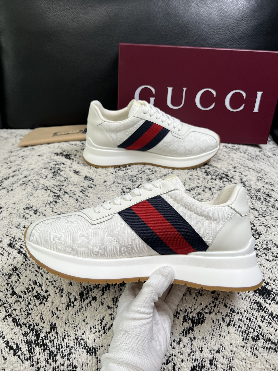 Gucci 高品质  顶级工艺品  古奇  专柜新款原厂配置，意大利进口牛皮面料，进口牛皮内里垫，透气舒适，鞋底：原厂特