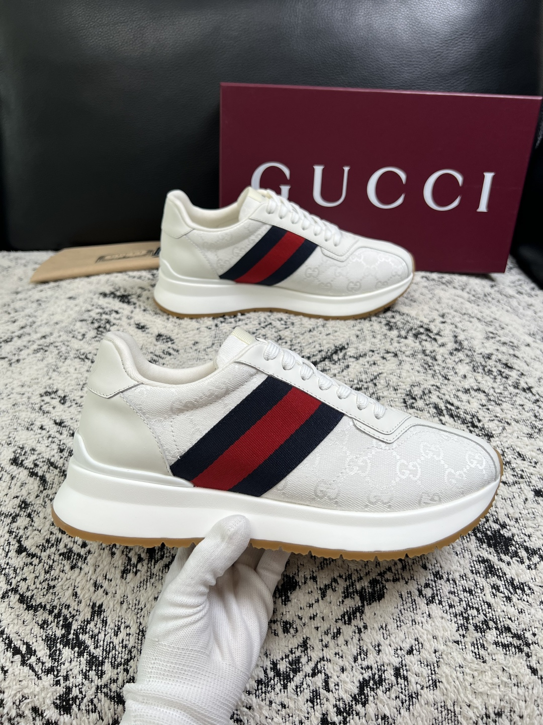 Gucci 高品质  顶级工艺品  古奇  专柜新款原厂配置，意大利进口牛皮面料，进口牛皮内里垫，透气舒适，鞋底：原厂特