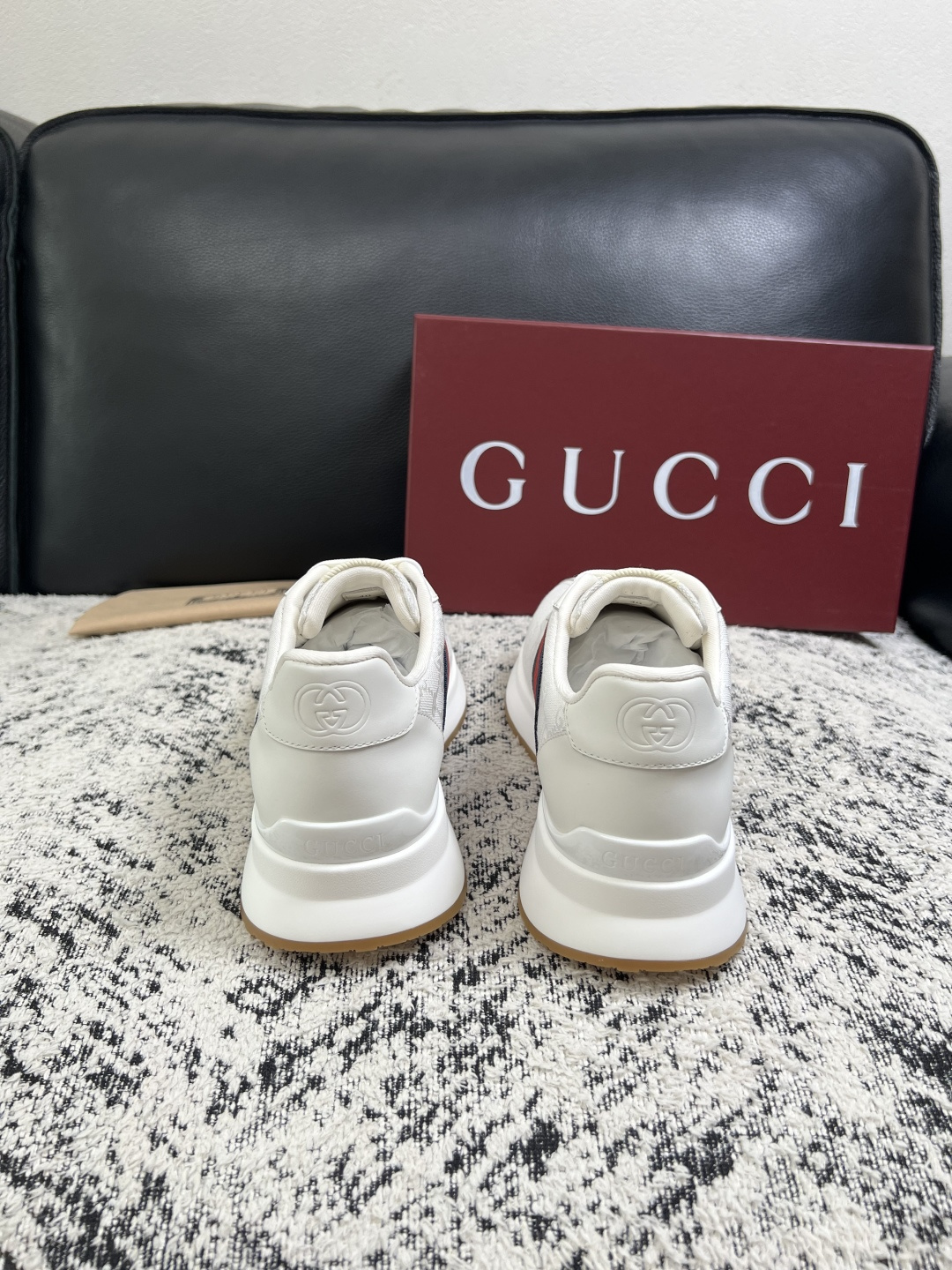 Gucci 高品质  顶级工艺品  古奇  专柜新款原厂配置，意大利进口牛皮面料，进口牛皮内里垫，透气舒适，鞋底：原厂特