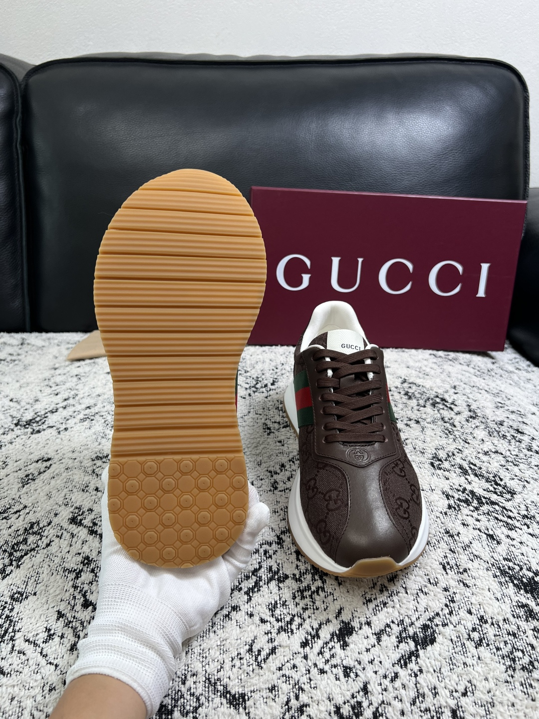Gucci 高品质  顶级工艺品  古奇  专柜新款原厂配置，意大利进口牛皮面料，进口牛皮内里垫，透气舒适，鞋底：原厂特