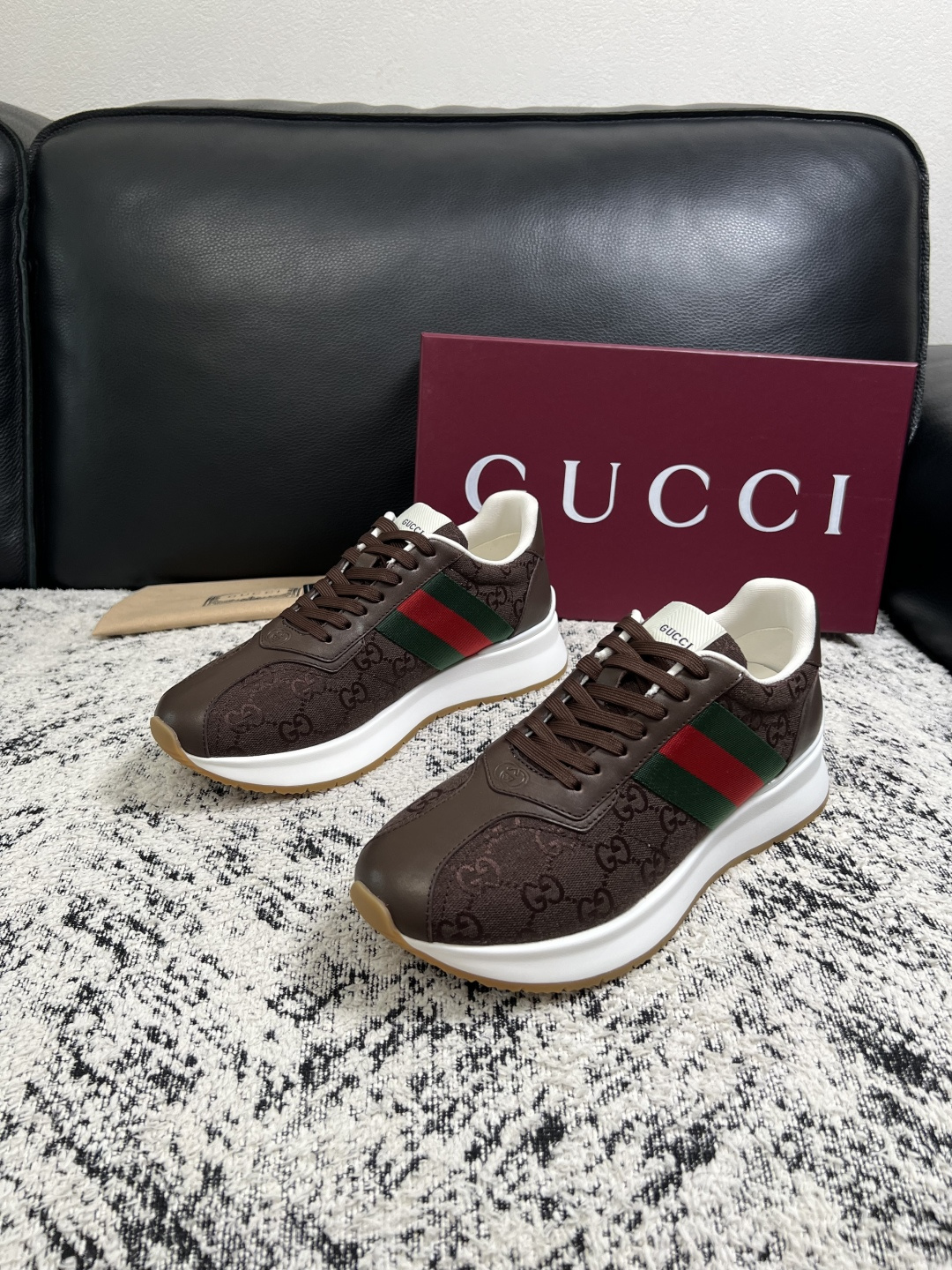 Gucci 高品质  顶级工艺品  古奇  专柜新款原厂配置，意大利进口牛皮面料，进口牛皮内里垫，透气舒适，鞋底：原厂特