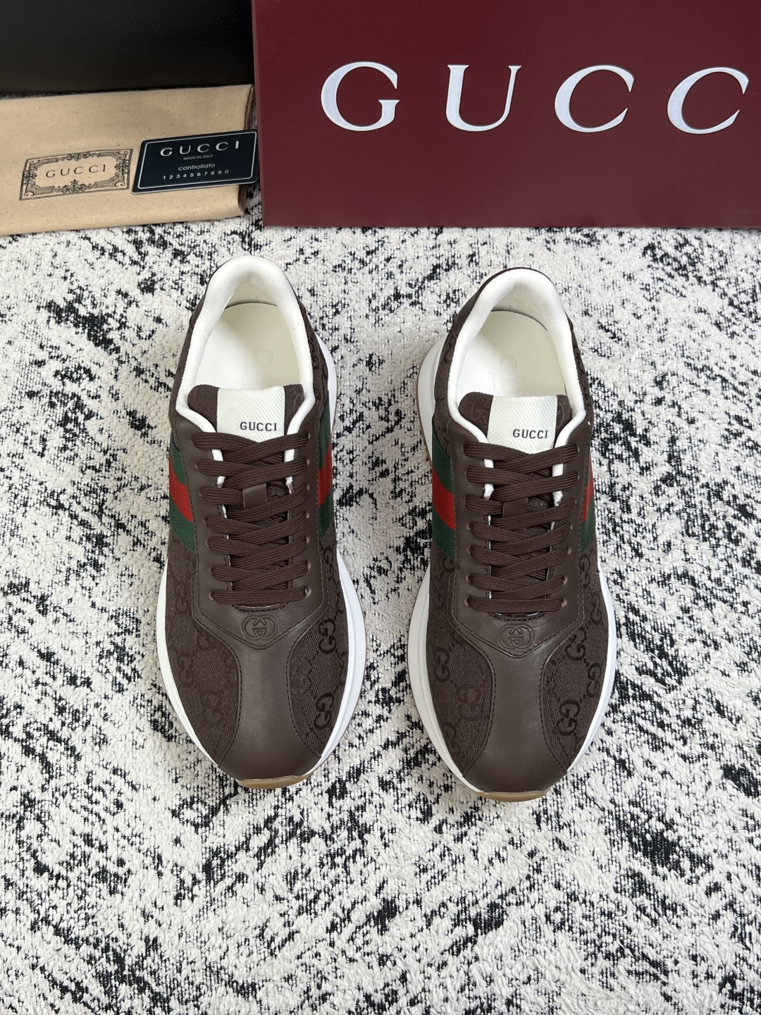 Gucci 高品质  顶级工艺品  古奇  专柜新款原厂配置，意大利进口牛皮面料，进口牛皮内里垫，透气舒适，鞋底：原厂特