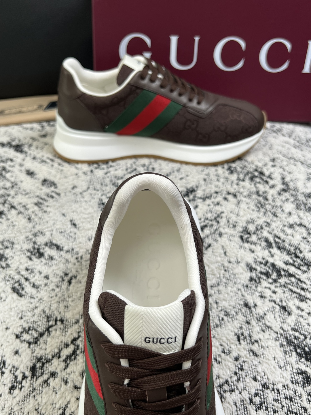 Gucci 高品质  顶级工艺品  古奇  专柜新款原厂配置，意大利进口牛皮面料，进口牛皮内里垫，透气舒适，鞋底：原厂特