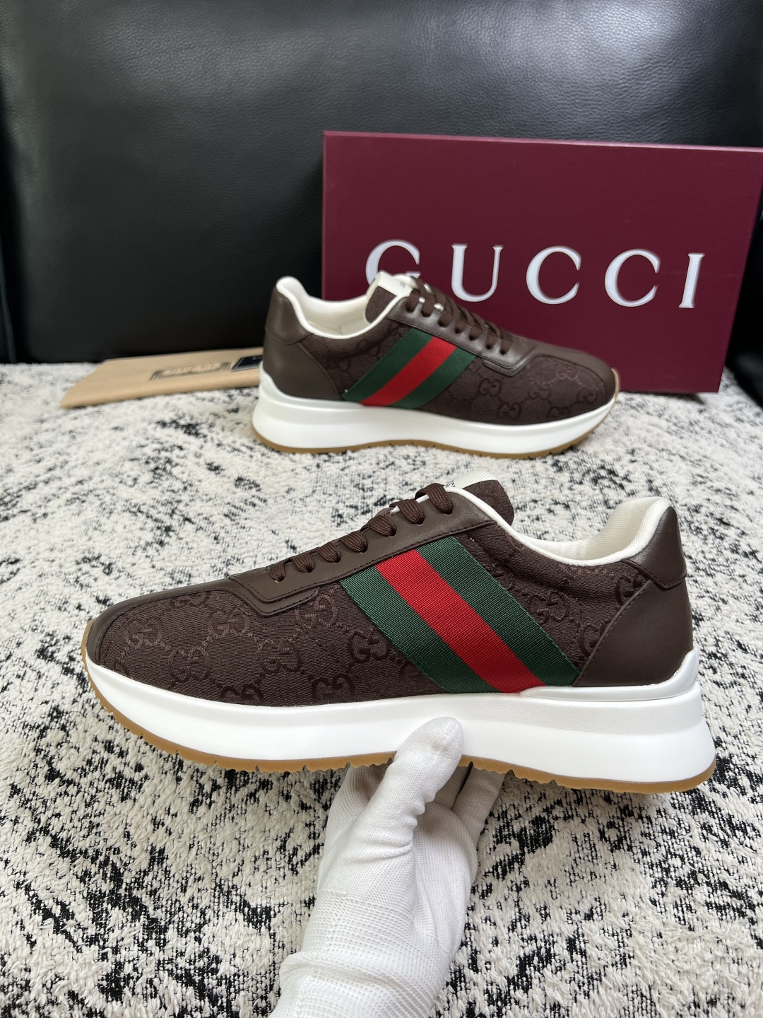 Gucci 高品质  顶级工艺品  古奇  专柜新款原厂配置，意大利进口牛皮面料，进口牛皮内里垫，透气舒适，鞋底：原厂特