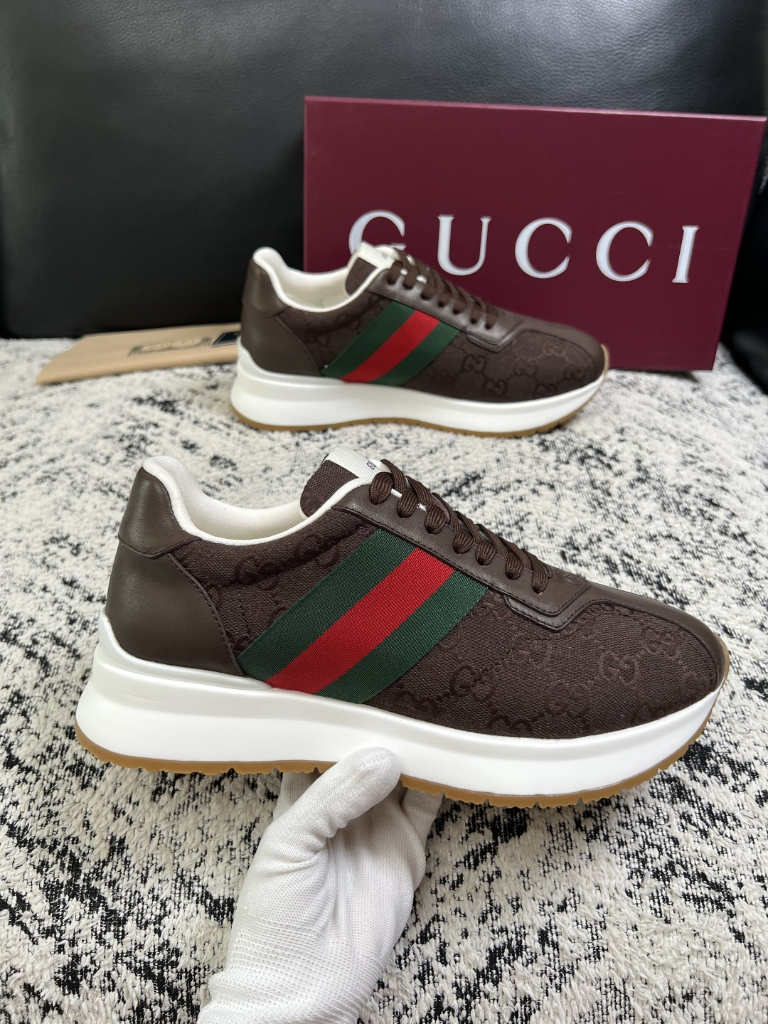Gucci 高品质  顶级工艺品  古奇  专柜新款原厂配置，意大利进口牛皮面料，进口牛皮内里垫，透气舒适，鞋底：原厂特