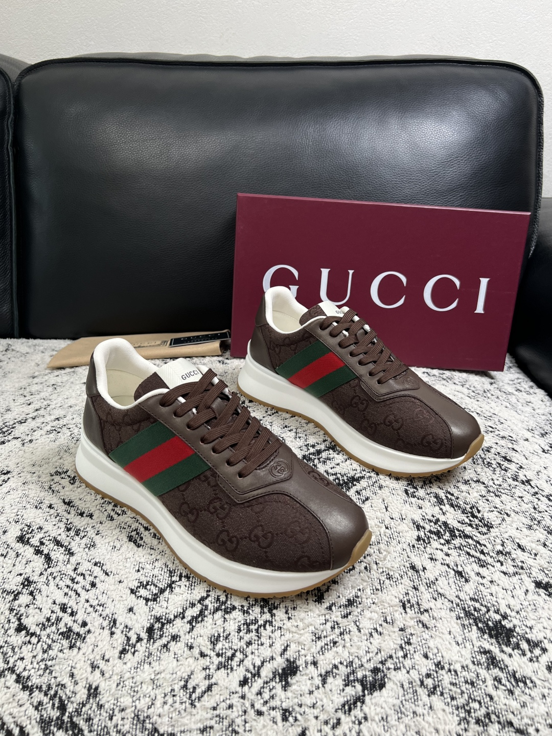 Gucci 高品质  顶级工艺品  古奇  专柜新款原厂配置，意大利进口牛皮面料，进口牛皮内里垫，透气舒适，鞋底：原厂特