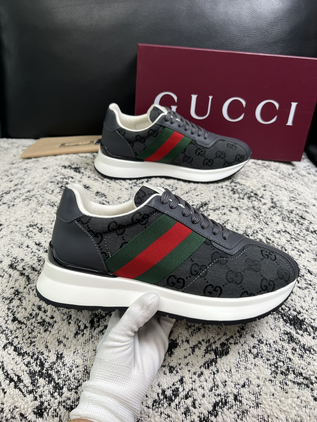 Gucci 高品质  顶级工艺品  古奇  专柜新款原厂配置，意大利进口牛皮面料，进口牛皮内里垫，透气舒适，鞋底：原厂特