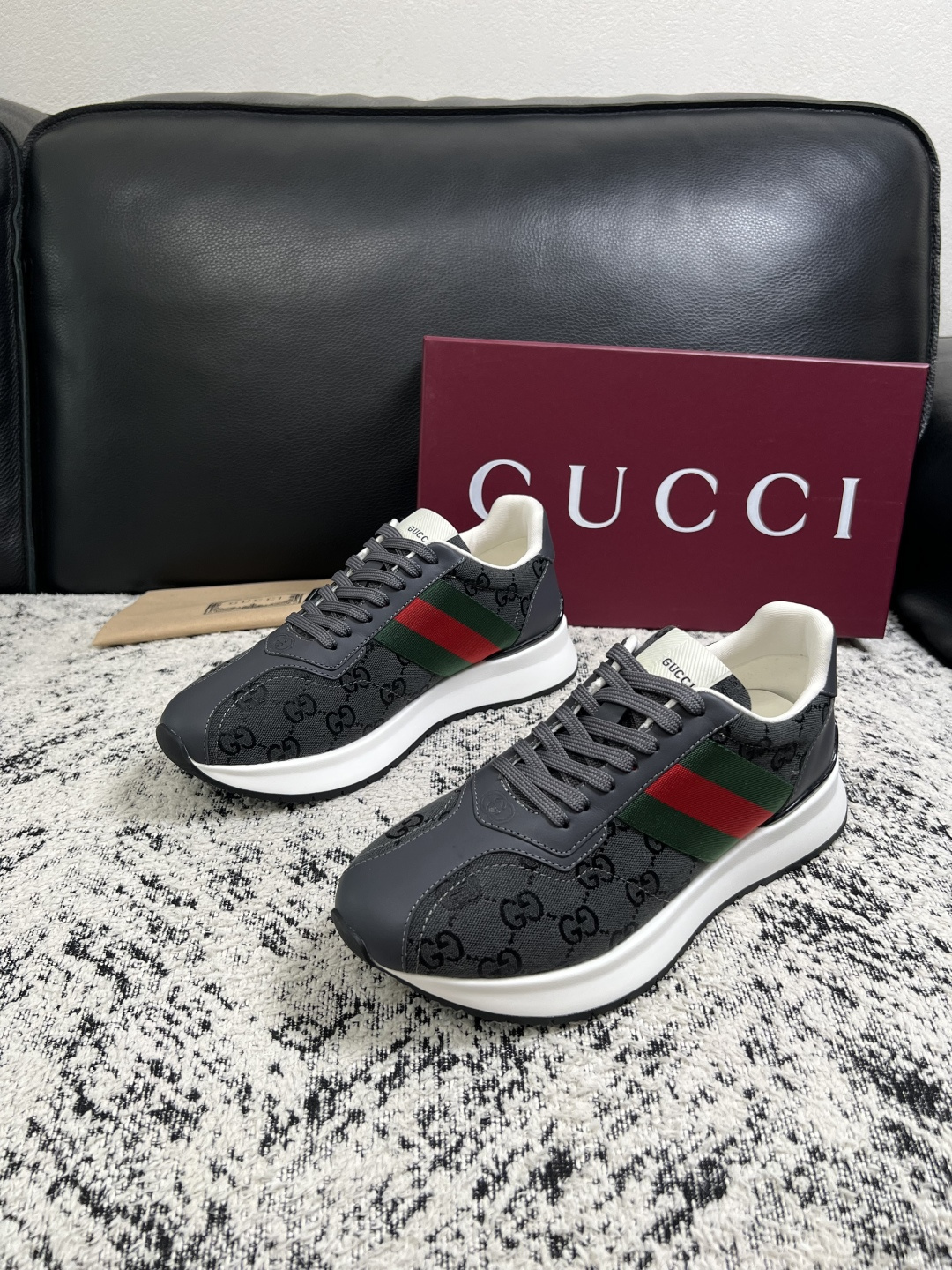 Gucci 高品质  顶级工艺品  古奇  专柜新款原厂配置，意大利进口牛皮面料，进口牛皮内里垫，透气舒适，鞋底：原厂特