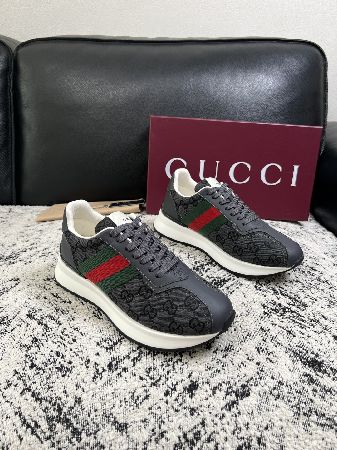 Gucci 高品质  顶级工艺品  古奇  专柜新款原厂配置，意大利进口牛皮面料，进口牛皮内里垫，透气舒适，鞋底：原厂特