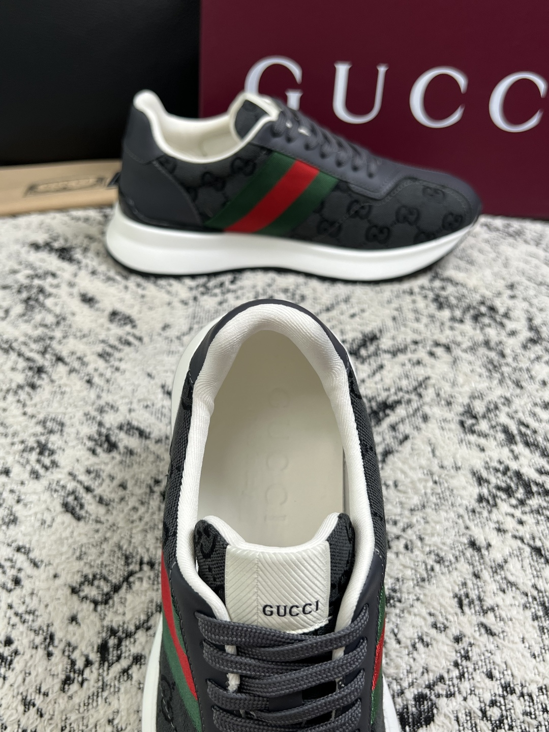 Gucci 高品质  顶级工艺品  古奇  专柜新款原厂配置，意大利进口牛皮面料，进口牛皮内里垫，透气舒适，鞋底：原厂特