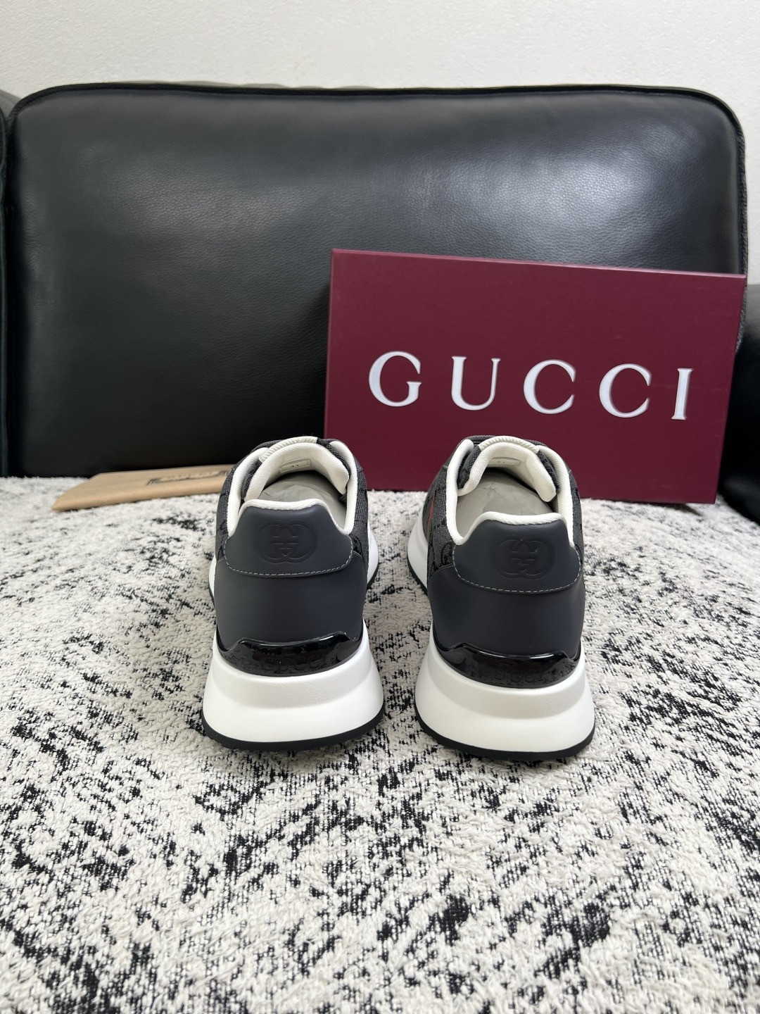 Gucci 高品质  顶级工艺品  古奇  专柜新款原厂配置，意大利进口牛皮面料，进口牛皮内里垫，透气舒适，鞋底：原厂特