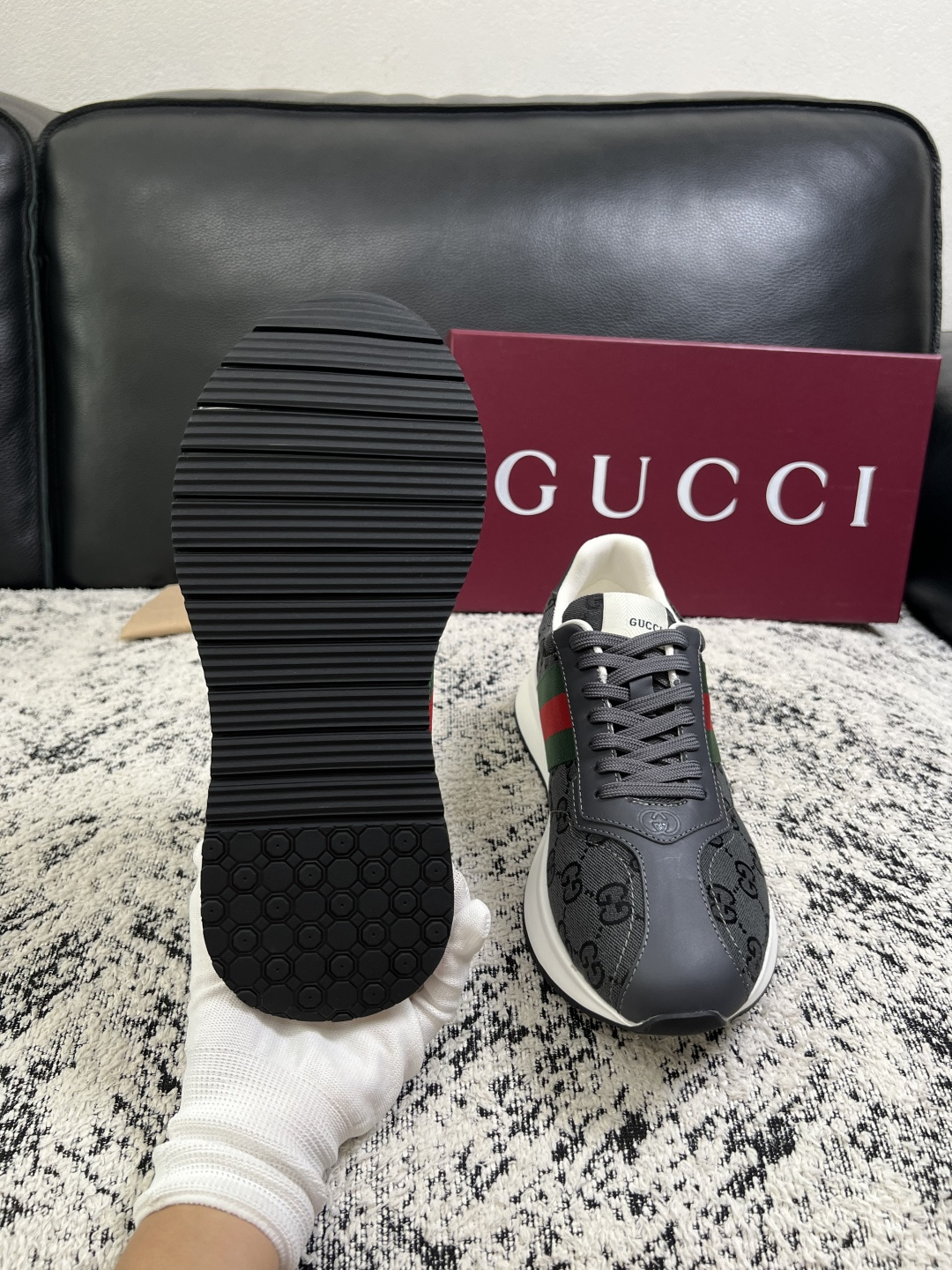 Gucci 高品质  顶级工艺品  古奇  专柜新款原厂配置，意大利进口牛皮面料，进口牛皮内里垫，透气舒适，鞋底：原厂特