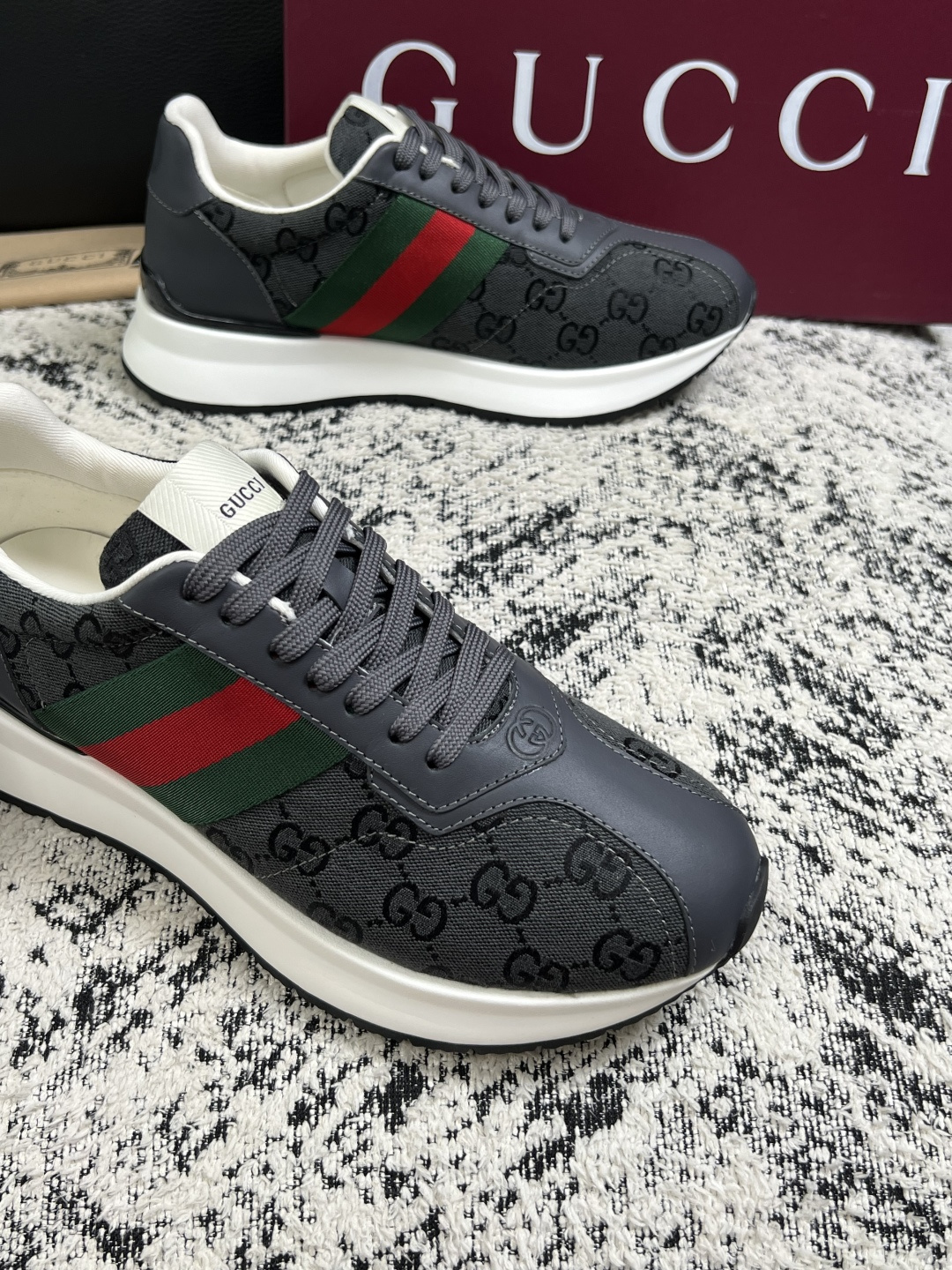 Gucci 高品质  顶级工艺品  古奇  专柜新款原厂配置，意大利进口牛皮面料，进口牛皮内里垫，透气舒适，鞋底：原厂特