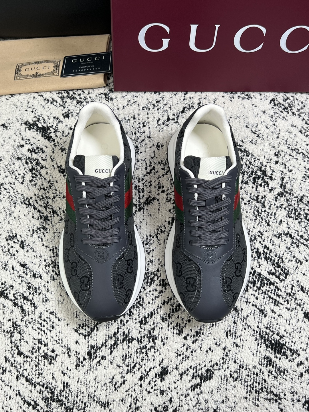Gucci 高品质  顶级工艺品  古奇  专柜新款原厂配置，意大利进口牛皮面料，进口牛皮内里垫，透气舒适，鞋底：原厂特