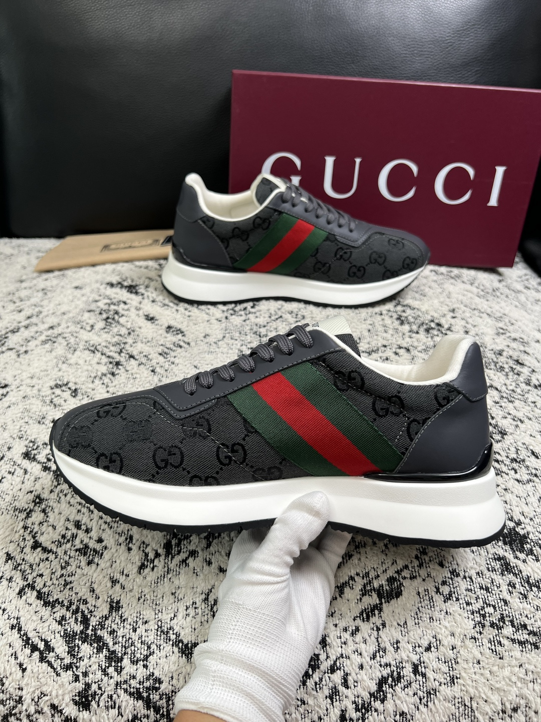 Gucci 高品质  顶级工艺品  古奇  专柜新款原厂配置，意大利进口牛皮面料，进口牛皮内里垫，透气舒适，鞋底：原厂特