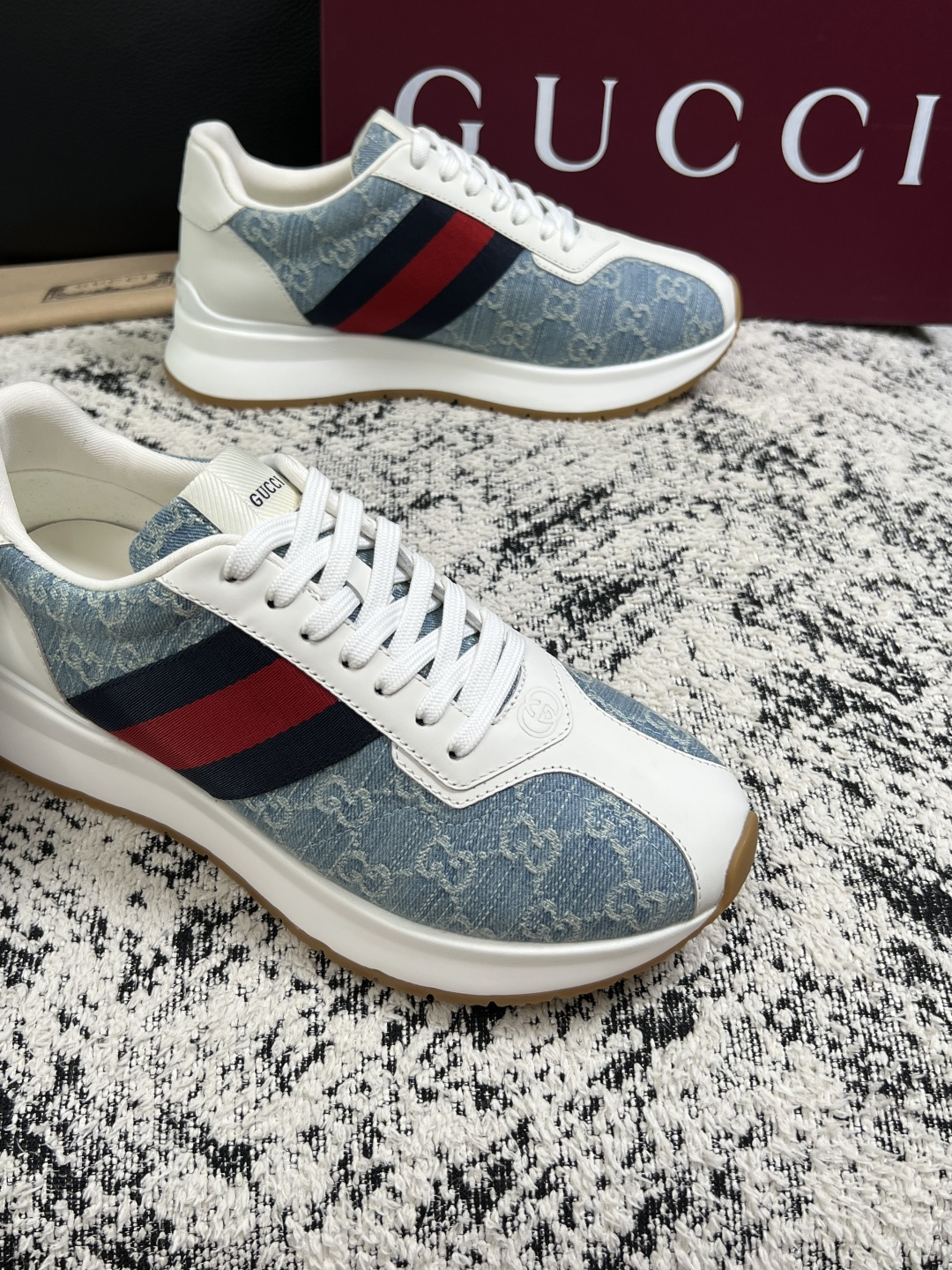 Gucci 高品质  顶级工艺品  古奇  专柜新款原厂配置，意大利进口牛皮面料，进口牛皮内里垫，透气舒适，鞋底：原厂特