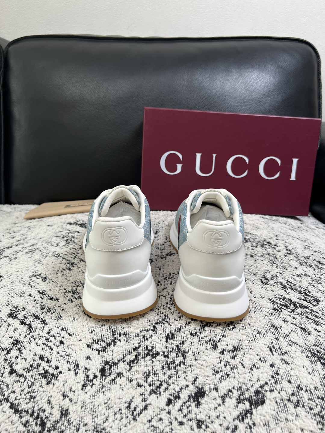 Gucci 高品质  顶级工艺品  古奇  专柜新款原厂配置，意大利进口牛皮面料，进口牛皮内里垫，透气舒适，鞋底：原厂特