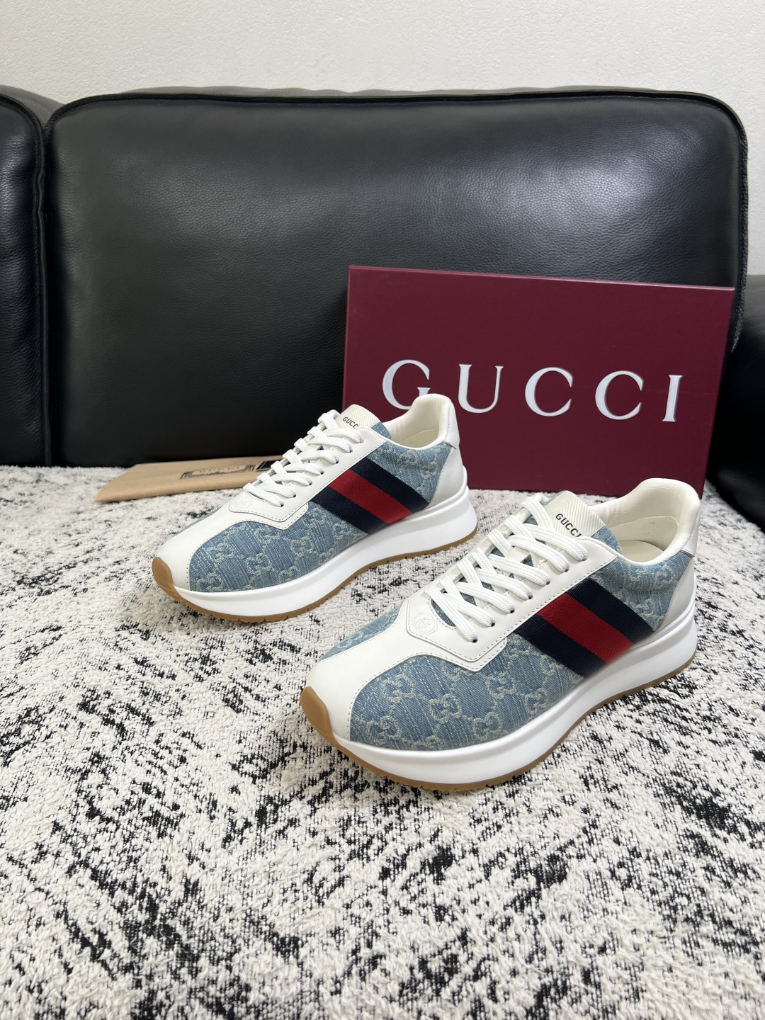 Gucci 高品质  顶级工艺品  古奇  专柜新款原厂配置，意大利进口牛皮面料，进口牛皮内里垫，透气舒适，鞋底：原厂特