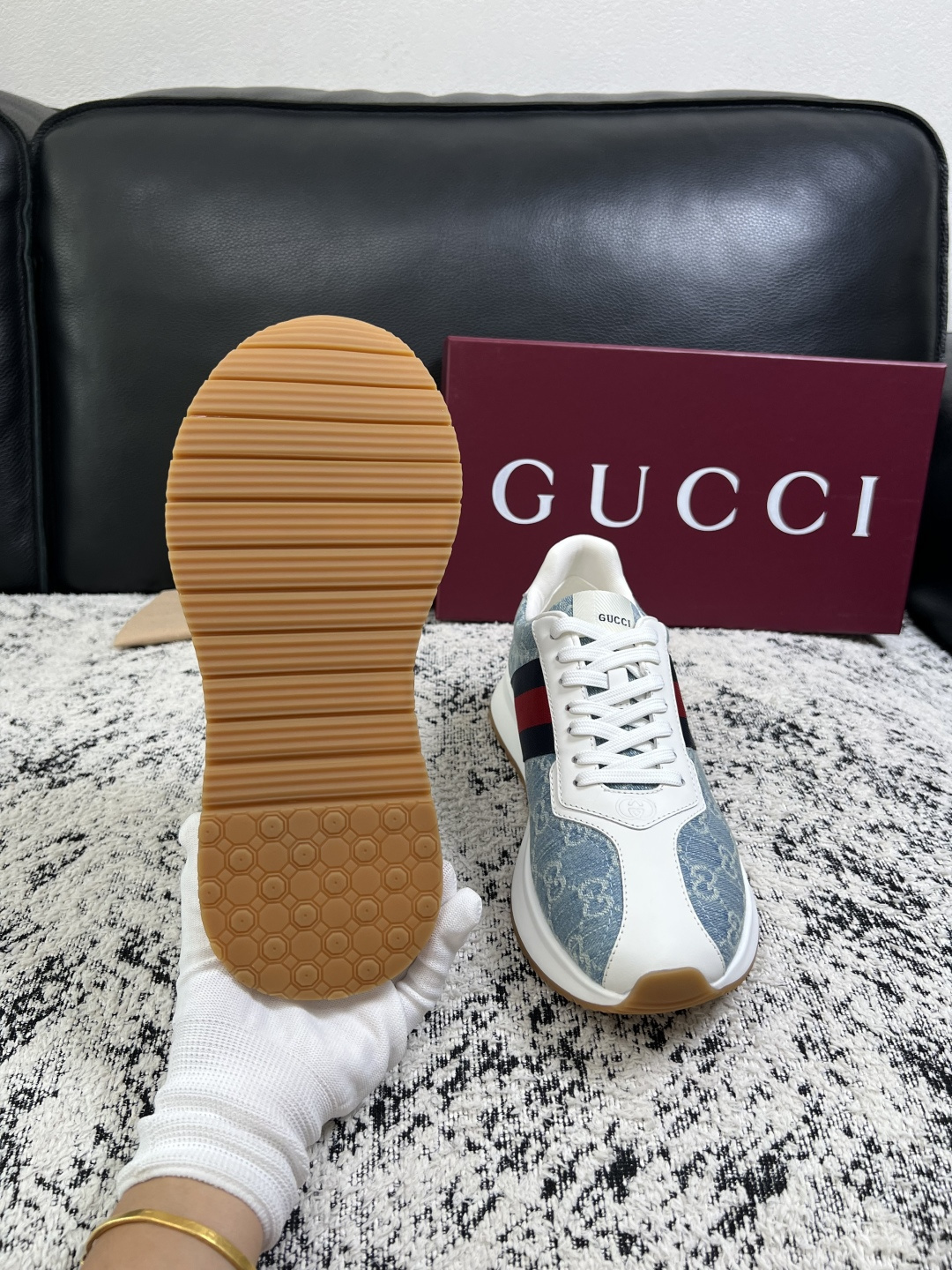 Gucci 高品质  顶级工艺品  古奇  专柜新款原厂配置，意大利进口牛皮面料，进口牛皮内里垫，透气舒适，鞋底：原厂特