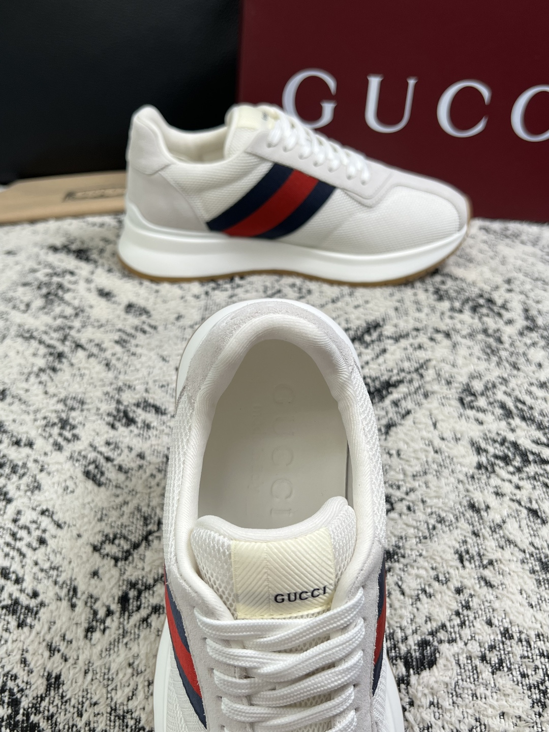 Gucci 高品质  顶级工艺品  古奇  专柜新款原厂配置，意大利进口牛皮面料，进口牛皮内里垫，透气舒适，鞋底：原厂特