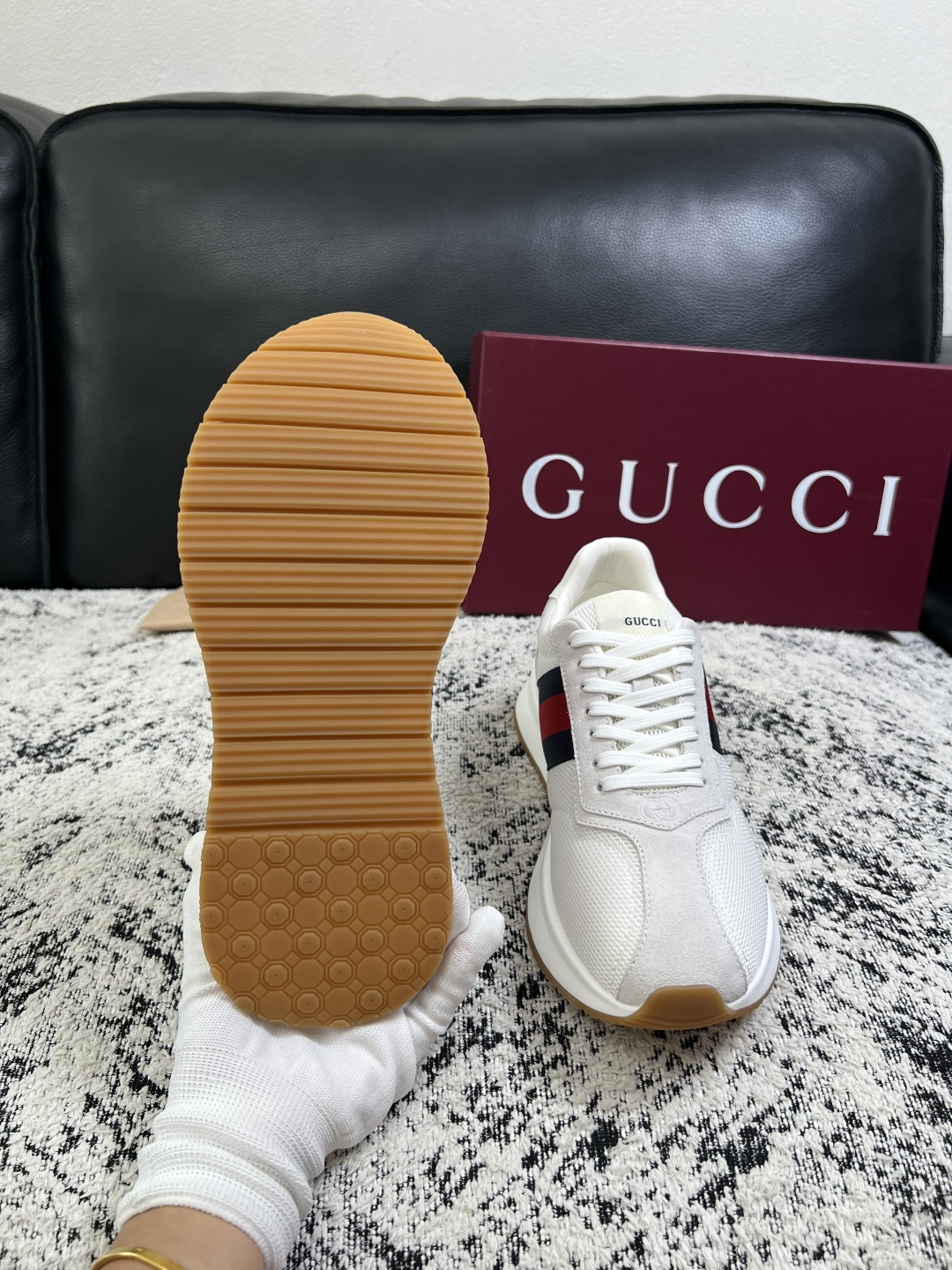 Gucci 高品质  顶级工艺品  古奇  专柜新款原厂配置，意大利进口牛皮面料，进口牛皮内里垫，透气舒适，鞋底：原厂特