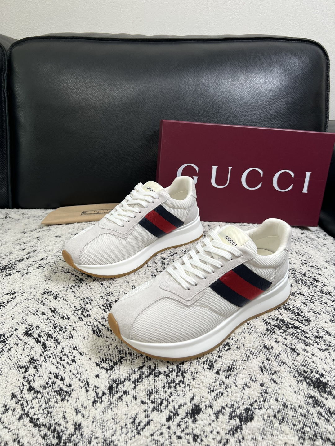 Gucci 高品质  顶级工艺品  古奇  专柜新款原厂配置，意大利进口牛皮面料，进口牛皮内里垫，透气舒适，鞋底：原厂特